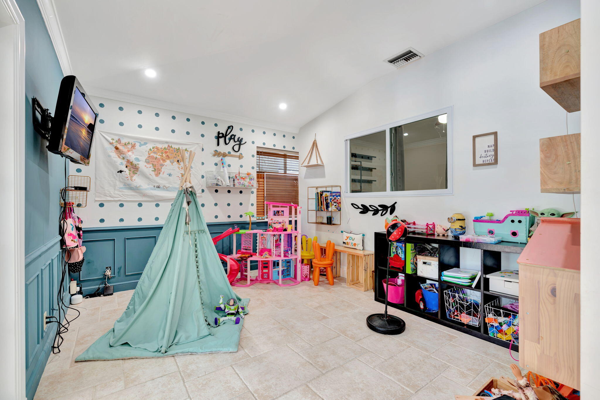 2436 Holly Lane NE
