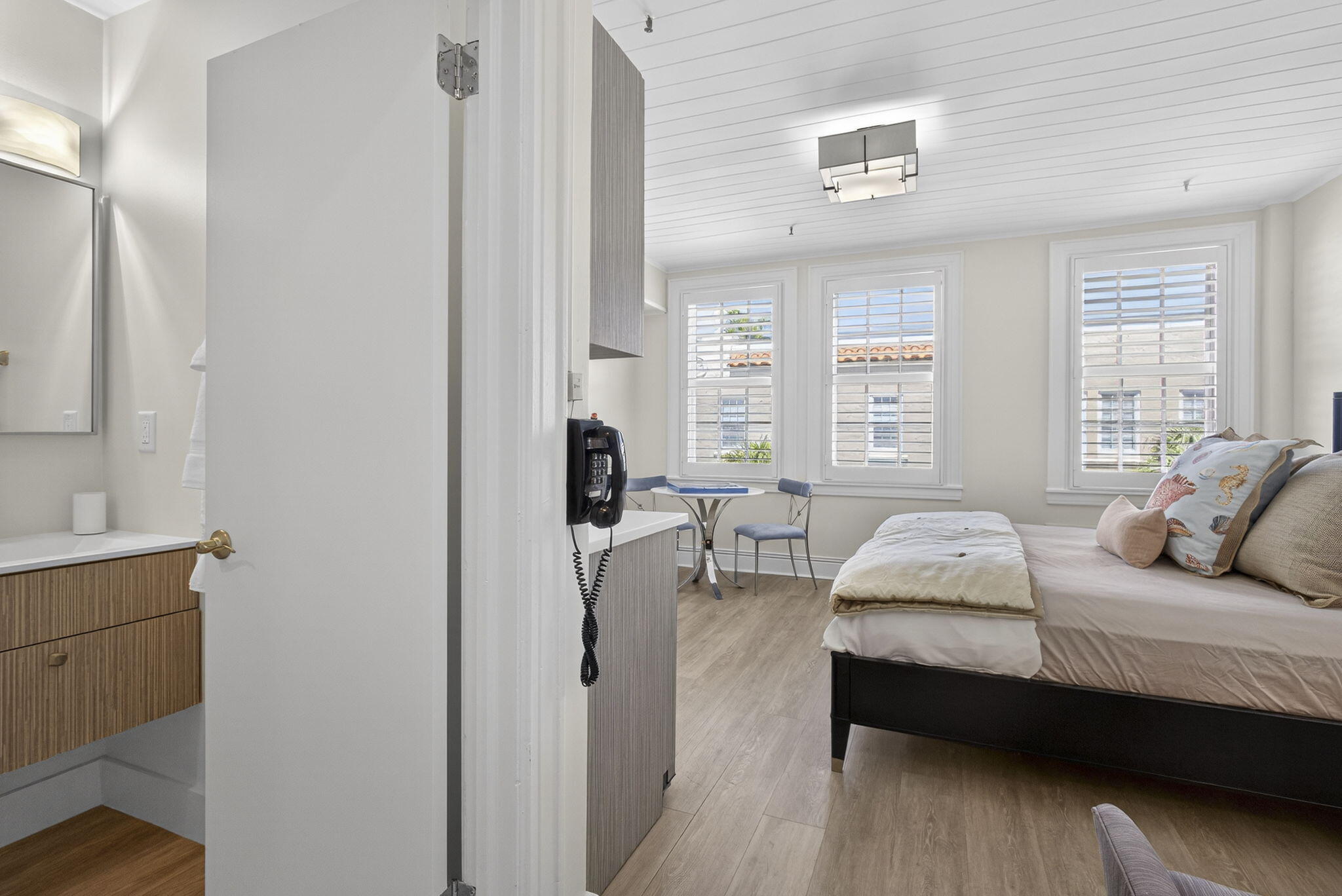 235 SUNRISE Avenue 3044