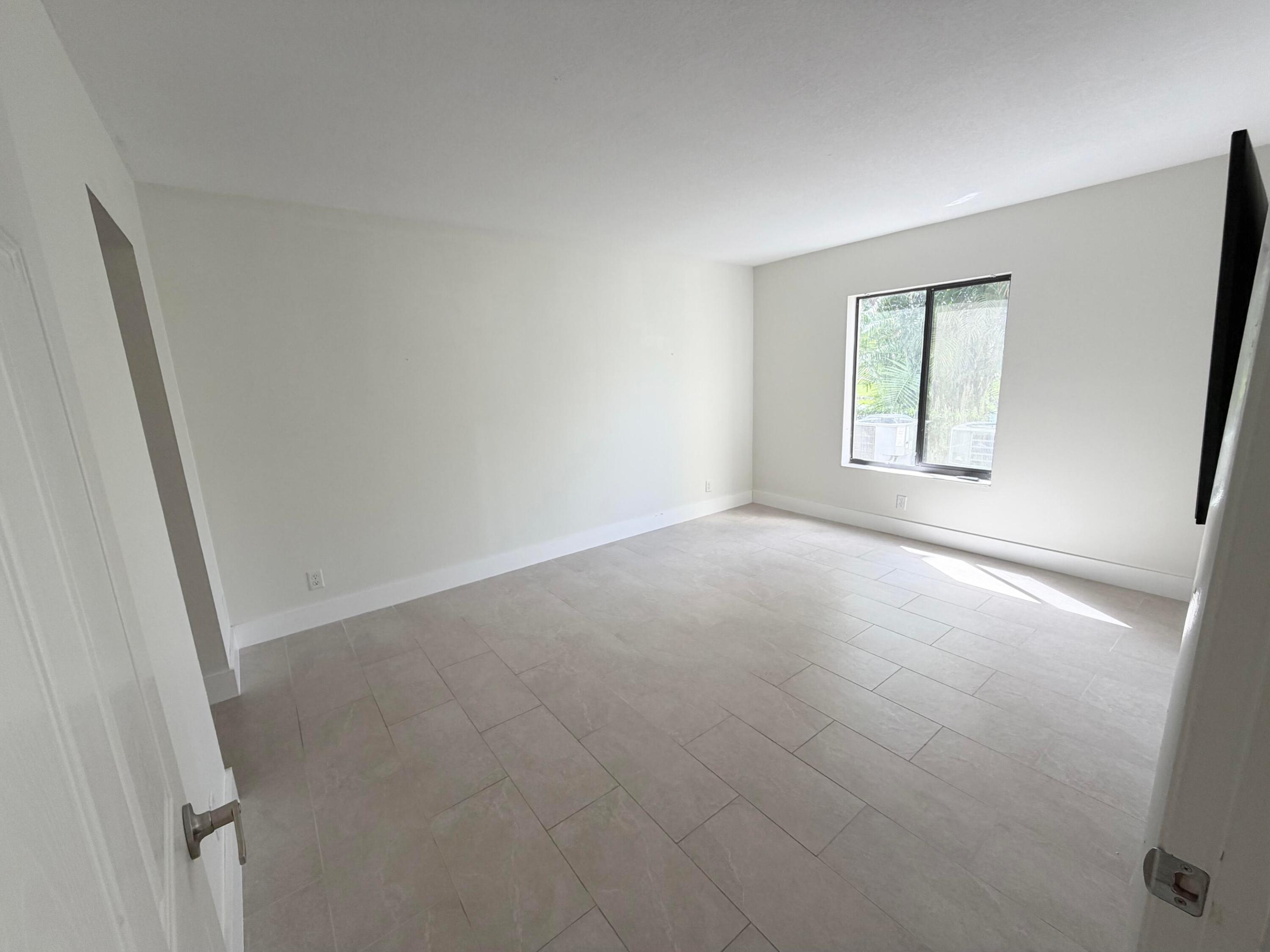 1112 GREEN PINE Boulevard F1