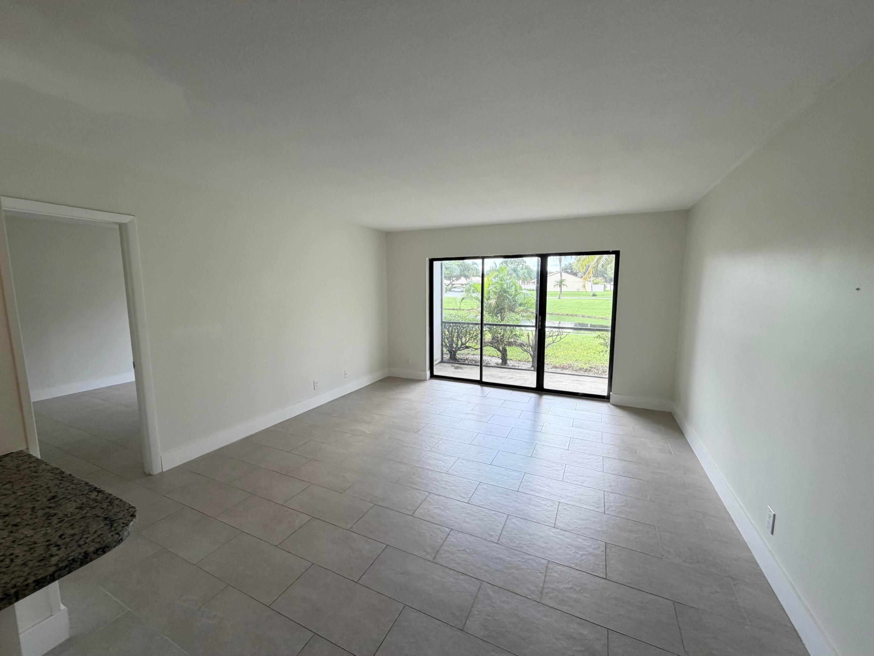 1112 GREEN PINE Boulevard F1