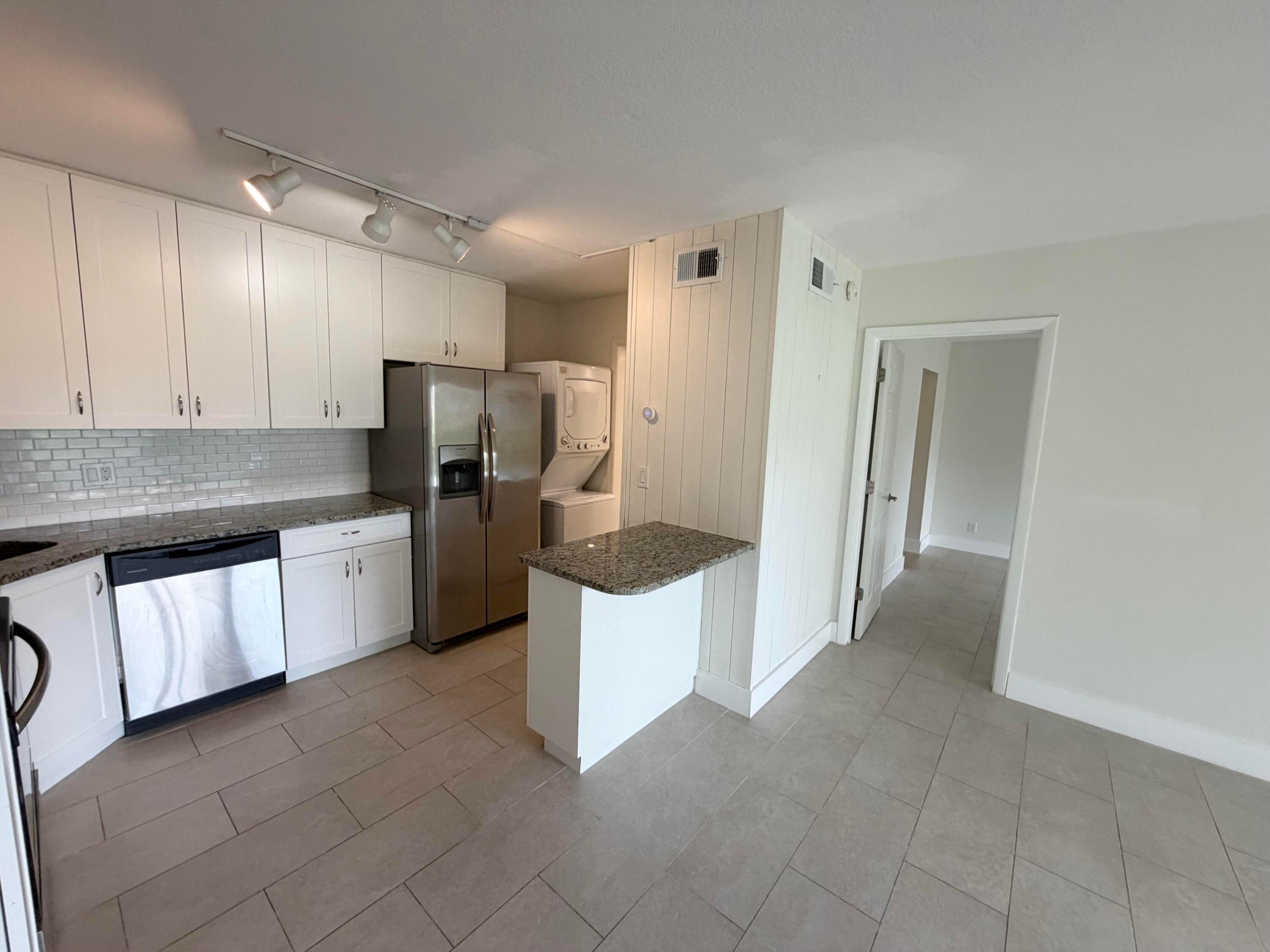 1112 GREEN PINE Boulevard F1