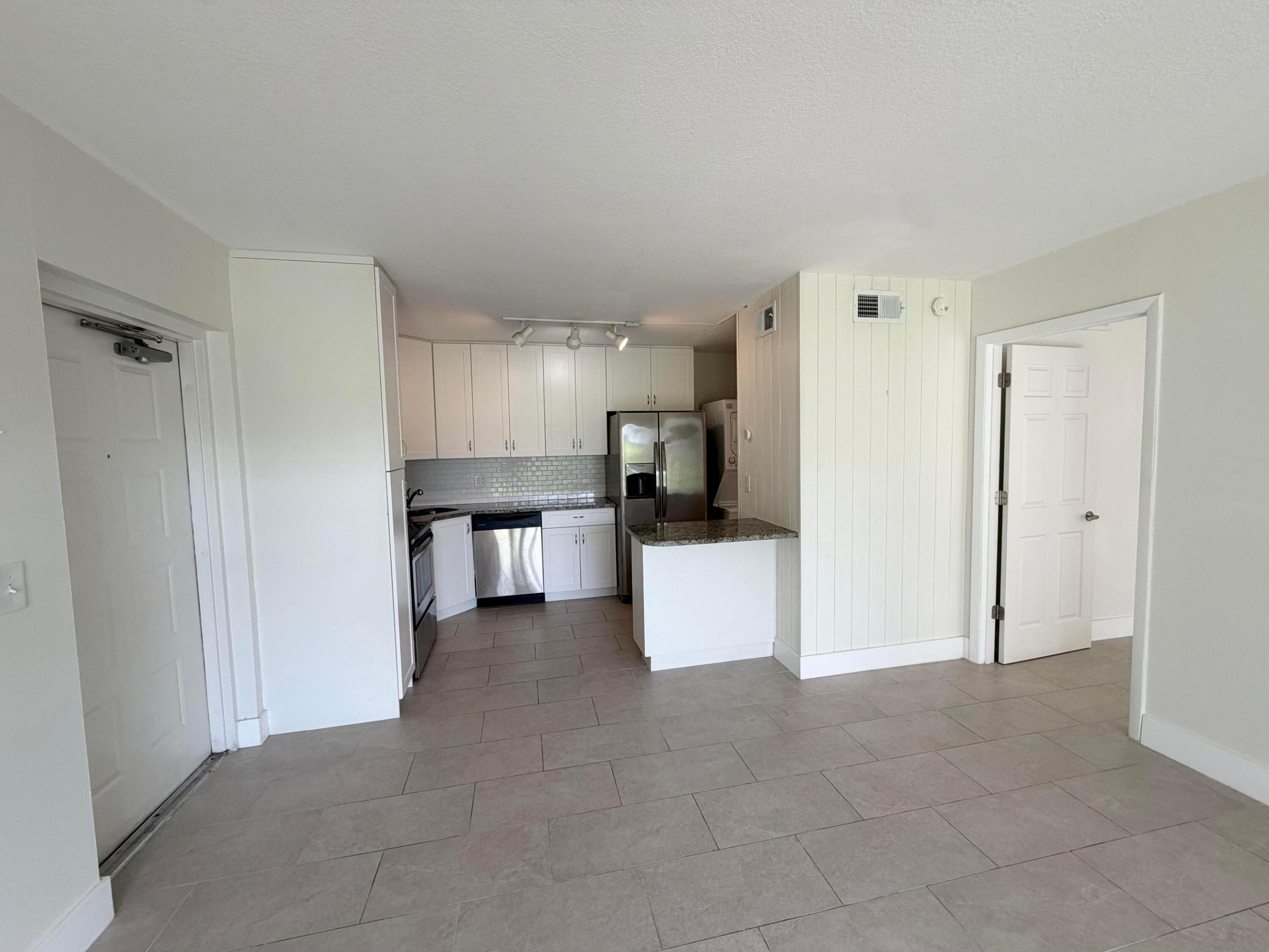 1112 GREEN PINE Boulevard F1