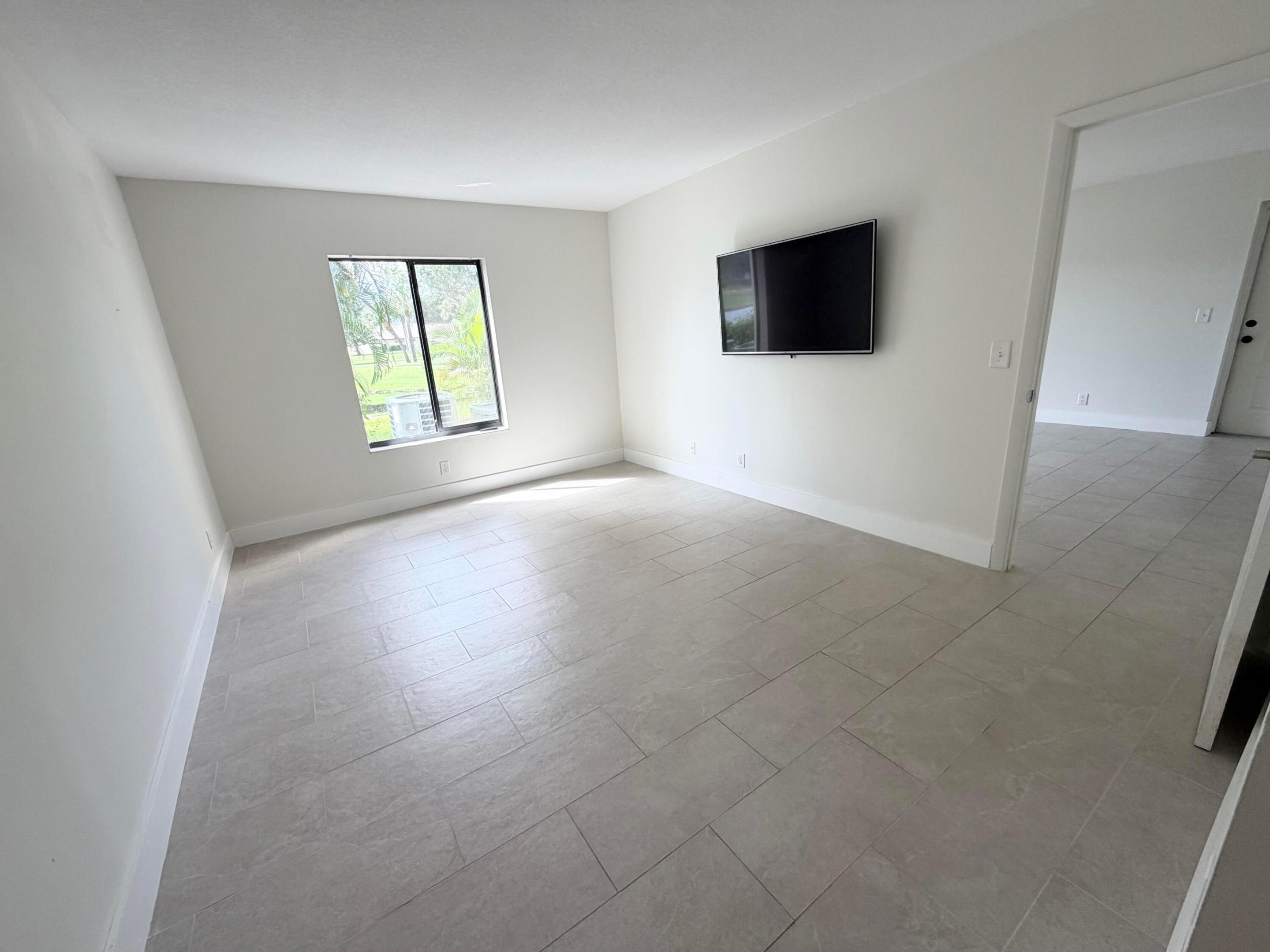 1112 GREEN PINE Boulevard F1