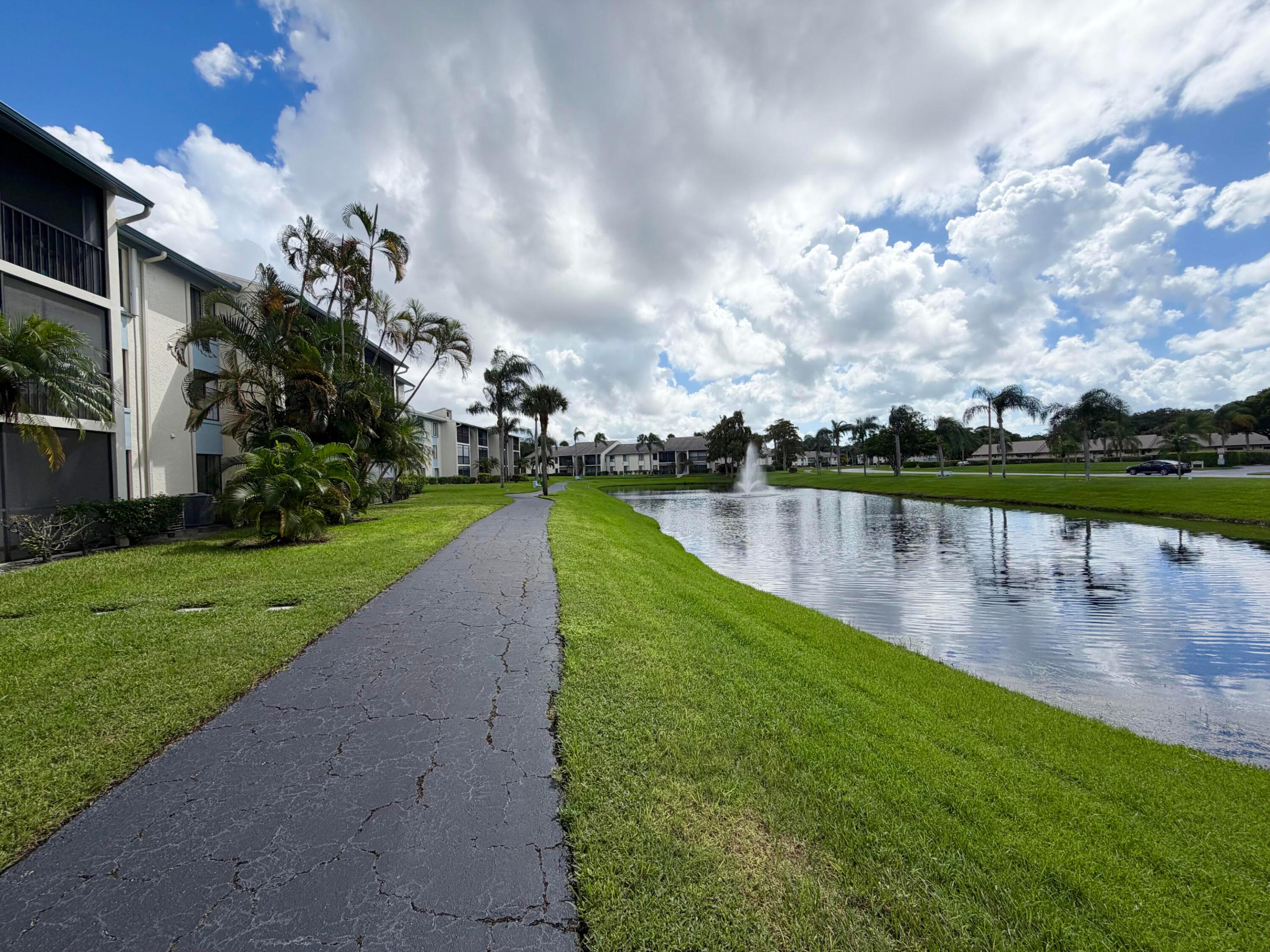 1112 GREEN PINE Boulevard F1