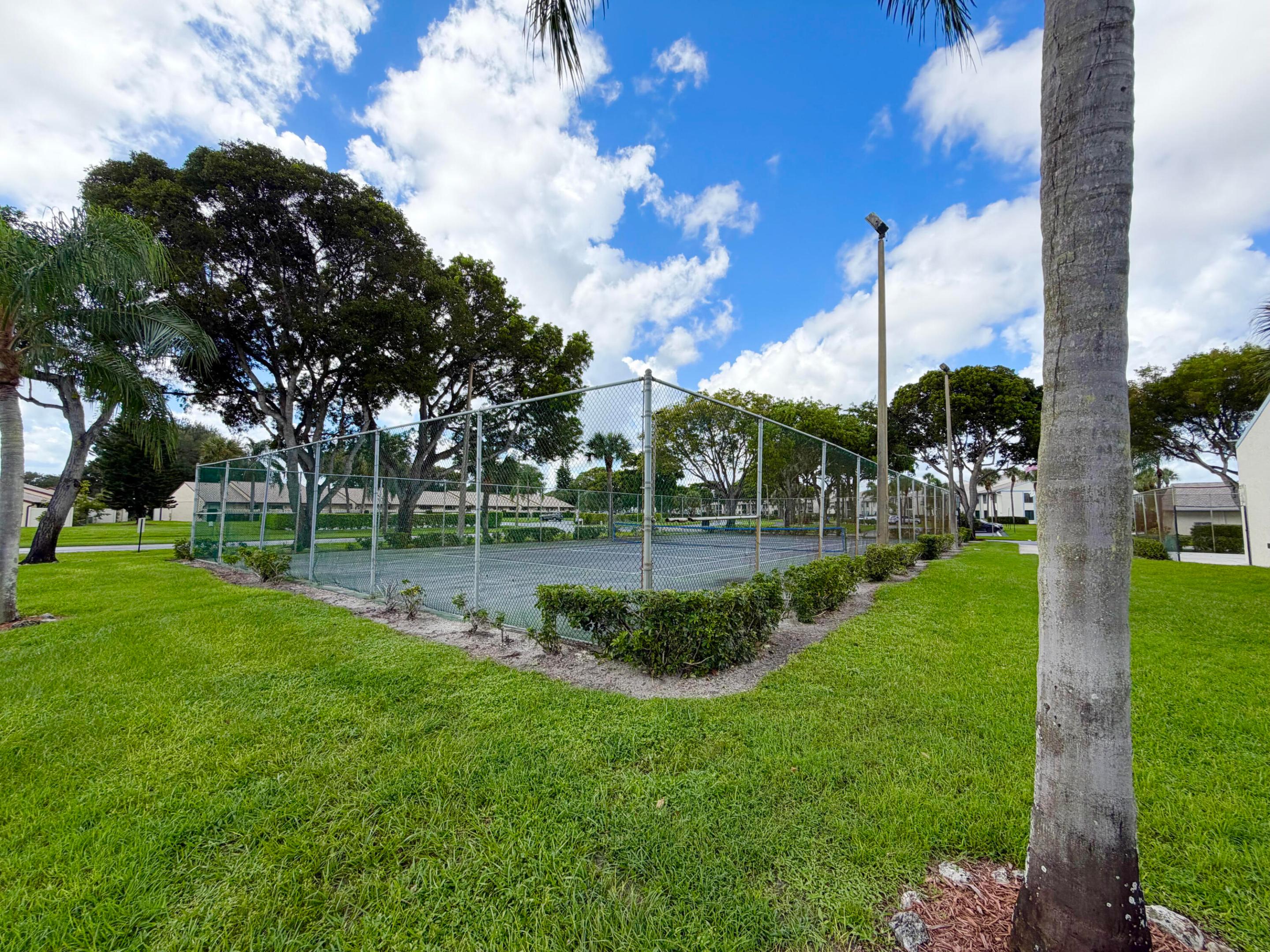 1112 GREEN PINE Boulevard F1