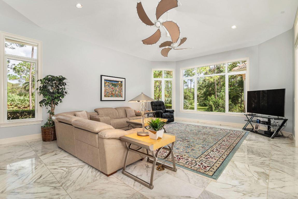 14589 Crazy Horse Lane