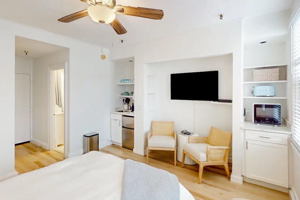 235 Sunrise Avenue 3215