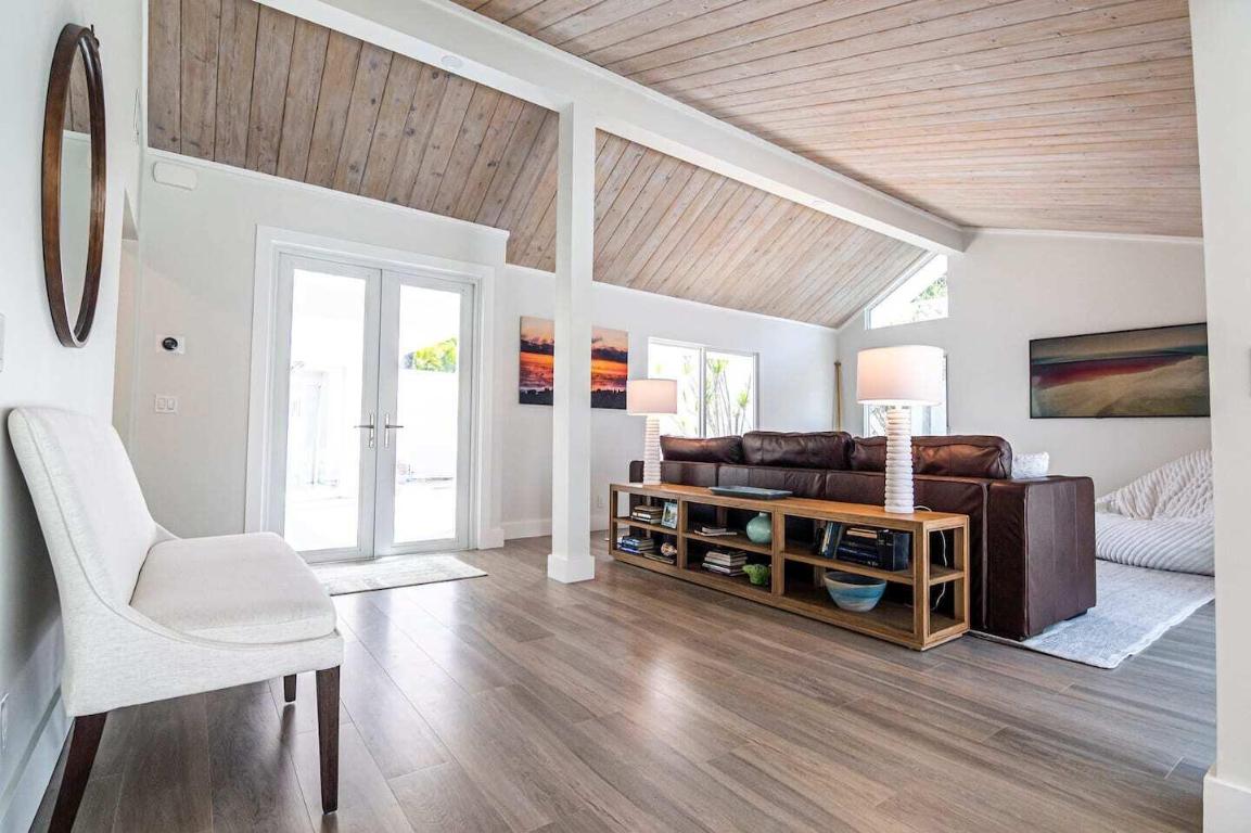 103 W Sandpiper Circle W