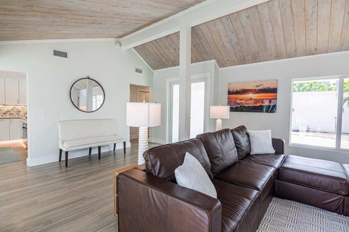 103 W Sandpiper Circle W