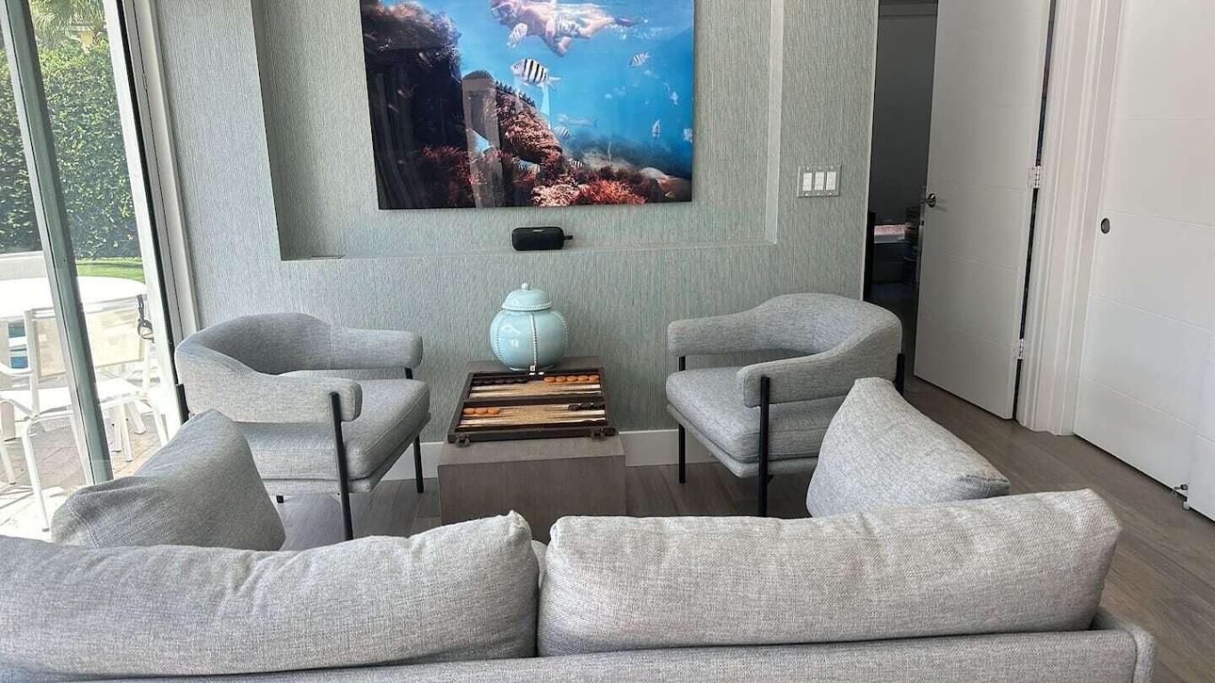 103 W Sandpiper Circle W