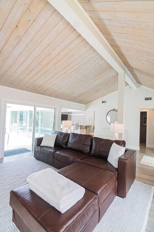 103 W Sandpiper Circle W