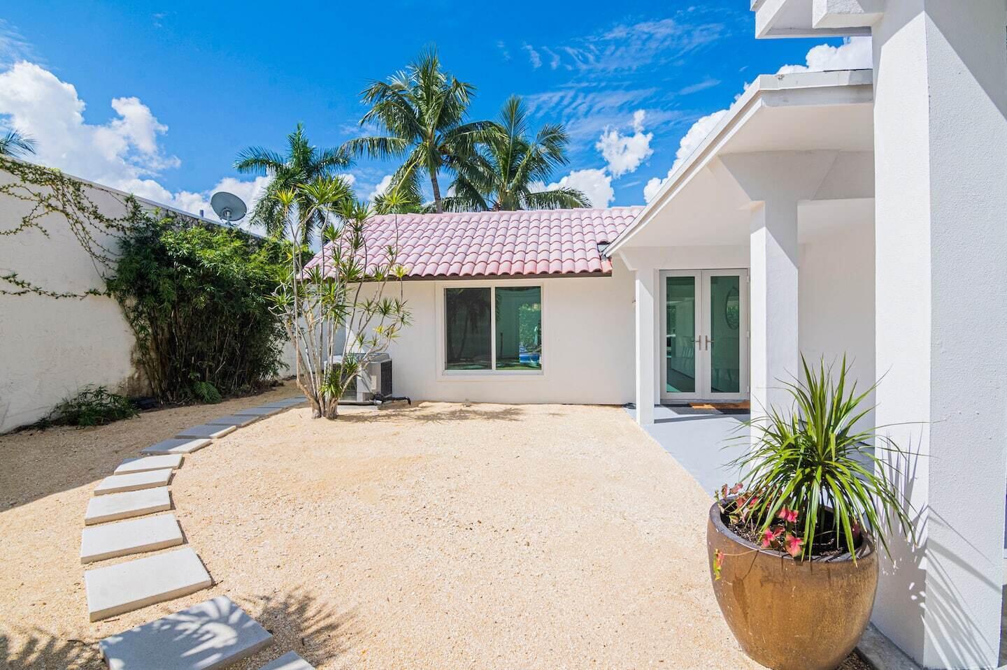 103 W Sandpiper Circle W