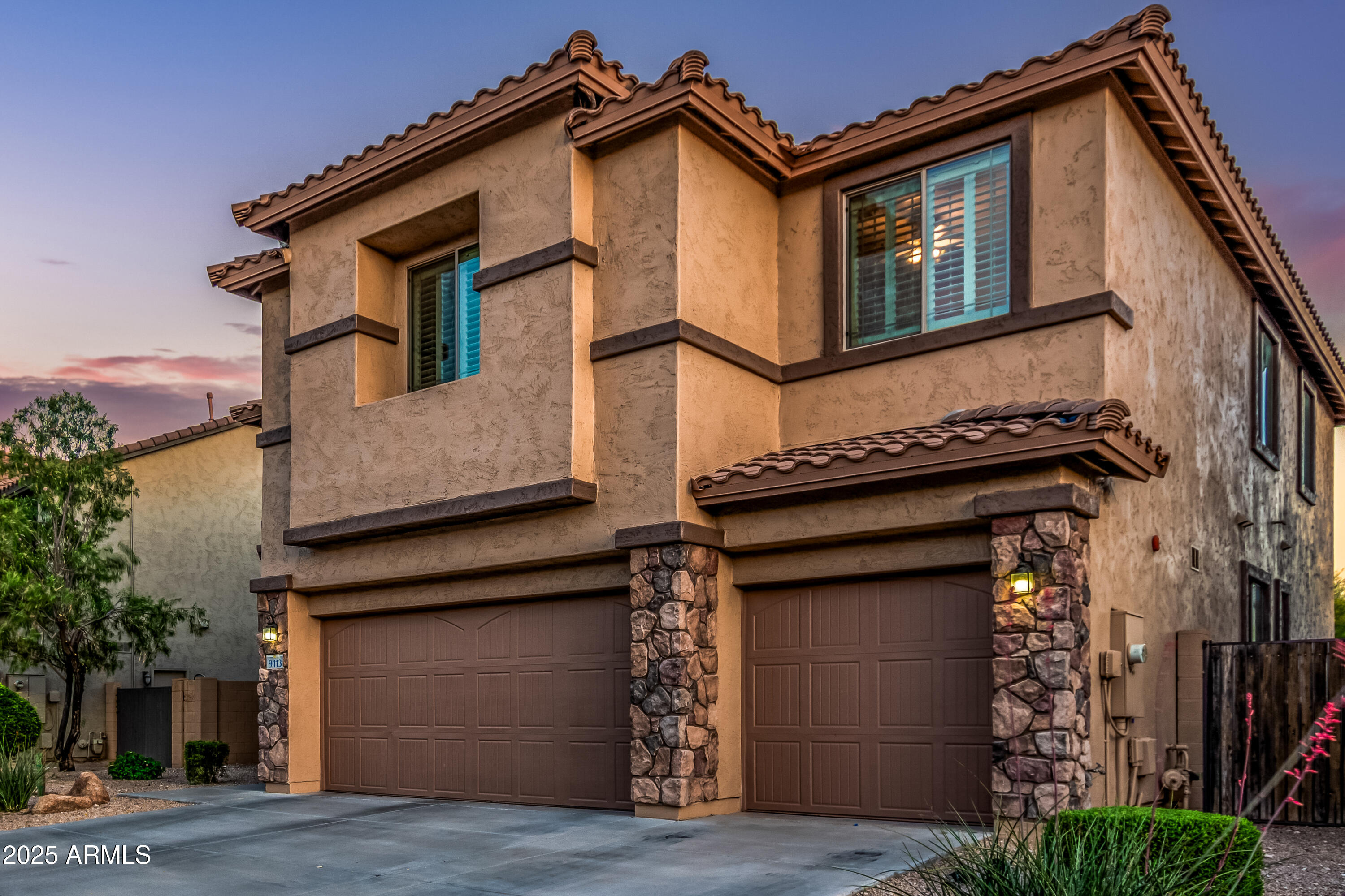 9113 W WHITE FEATHER Lane