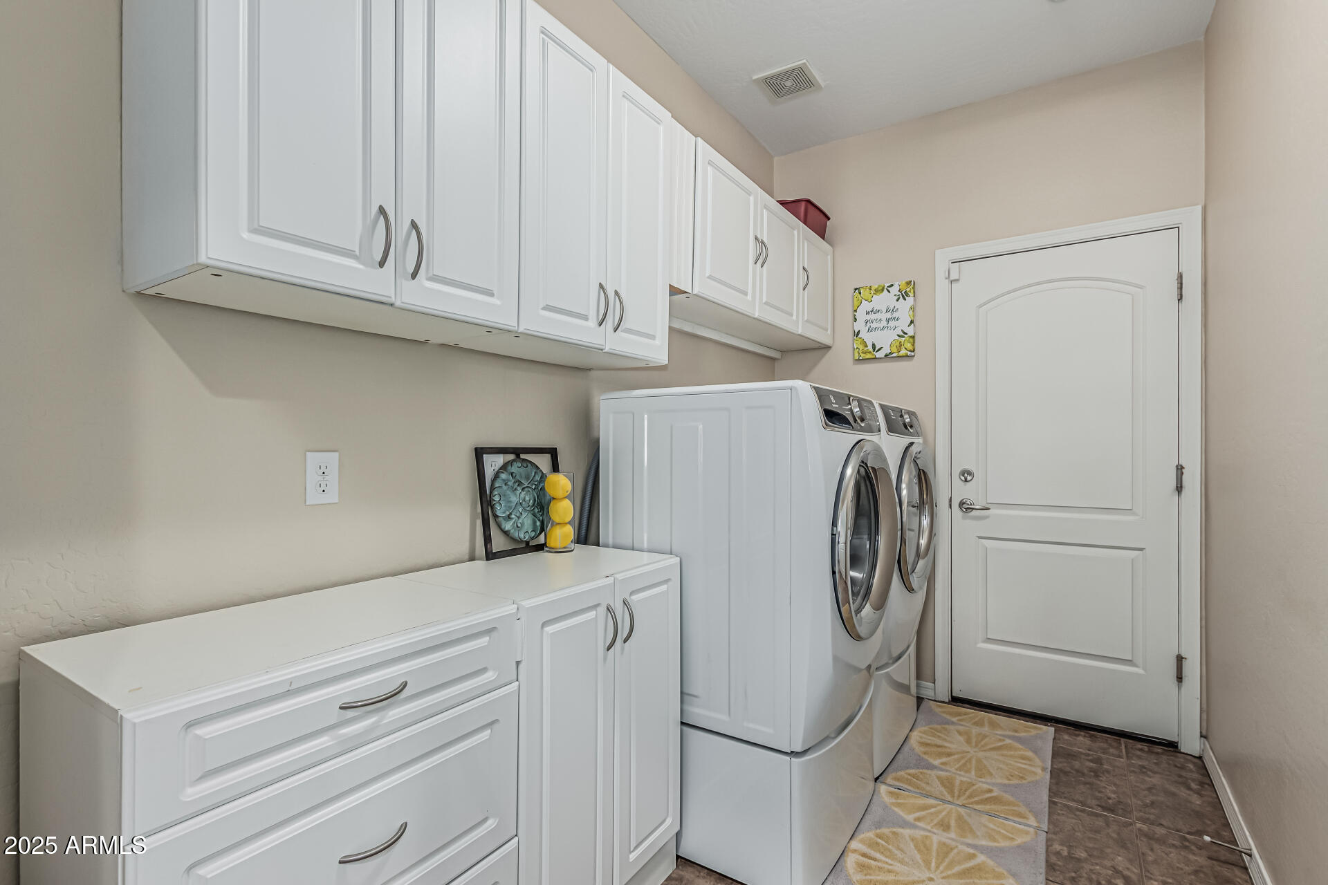 9113 W WHITE FEATHER Lane