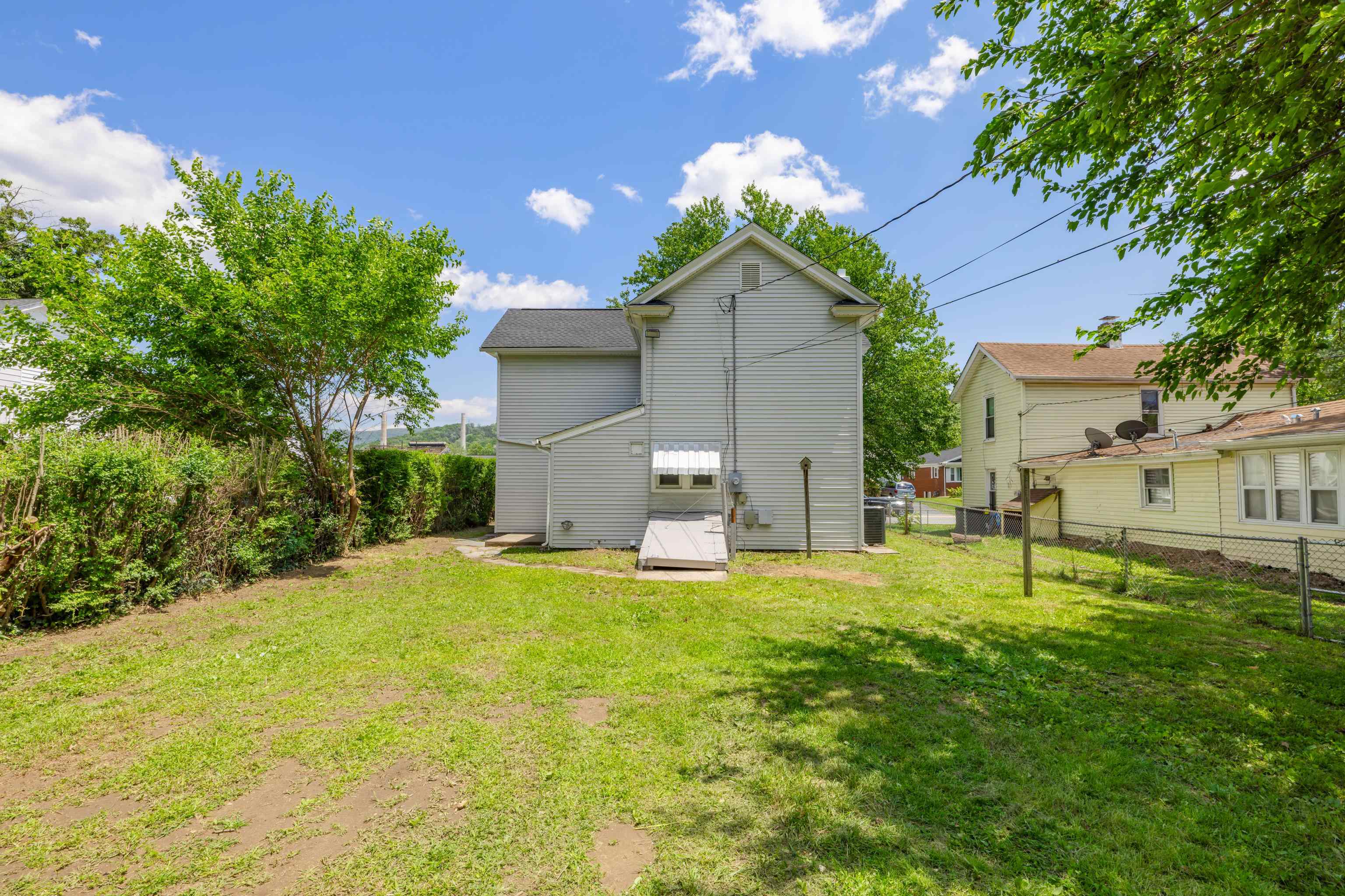 561 ARCH AVE