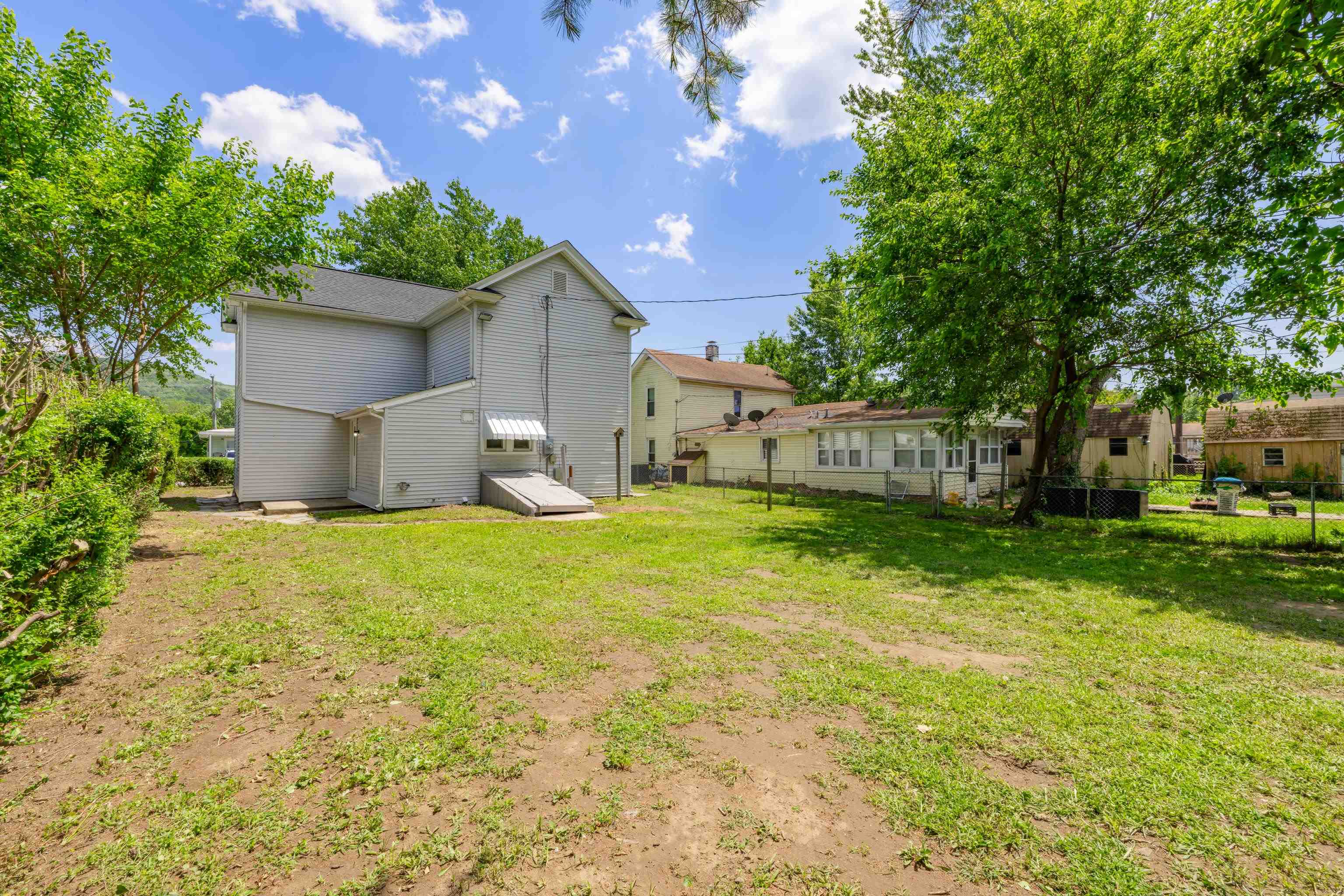 561 ARCH AVE