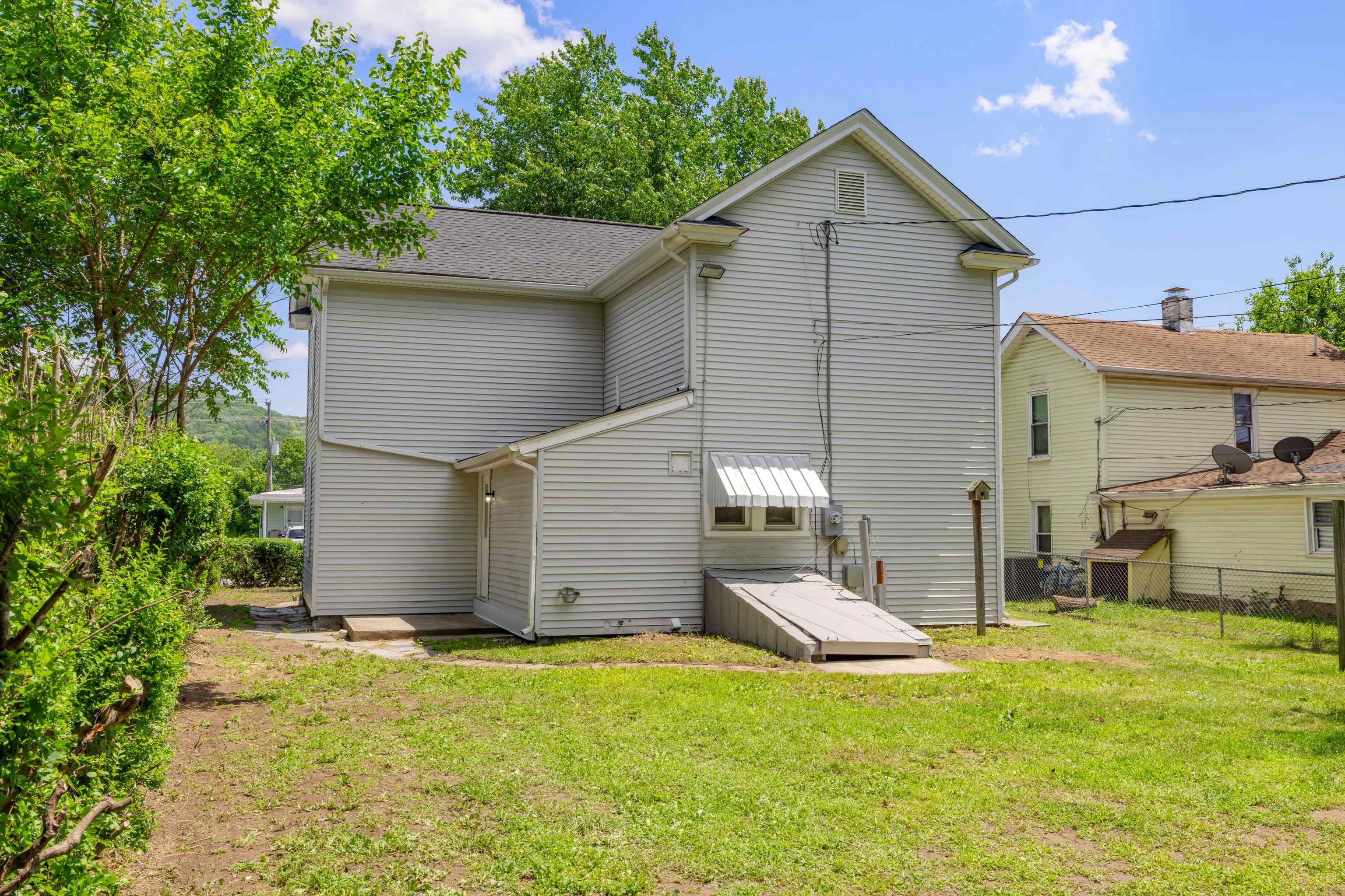 561 ARCH AVE