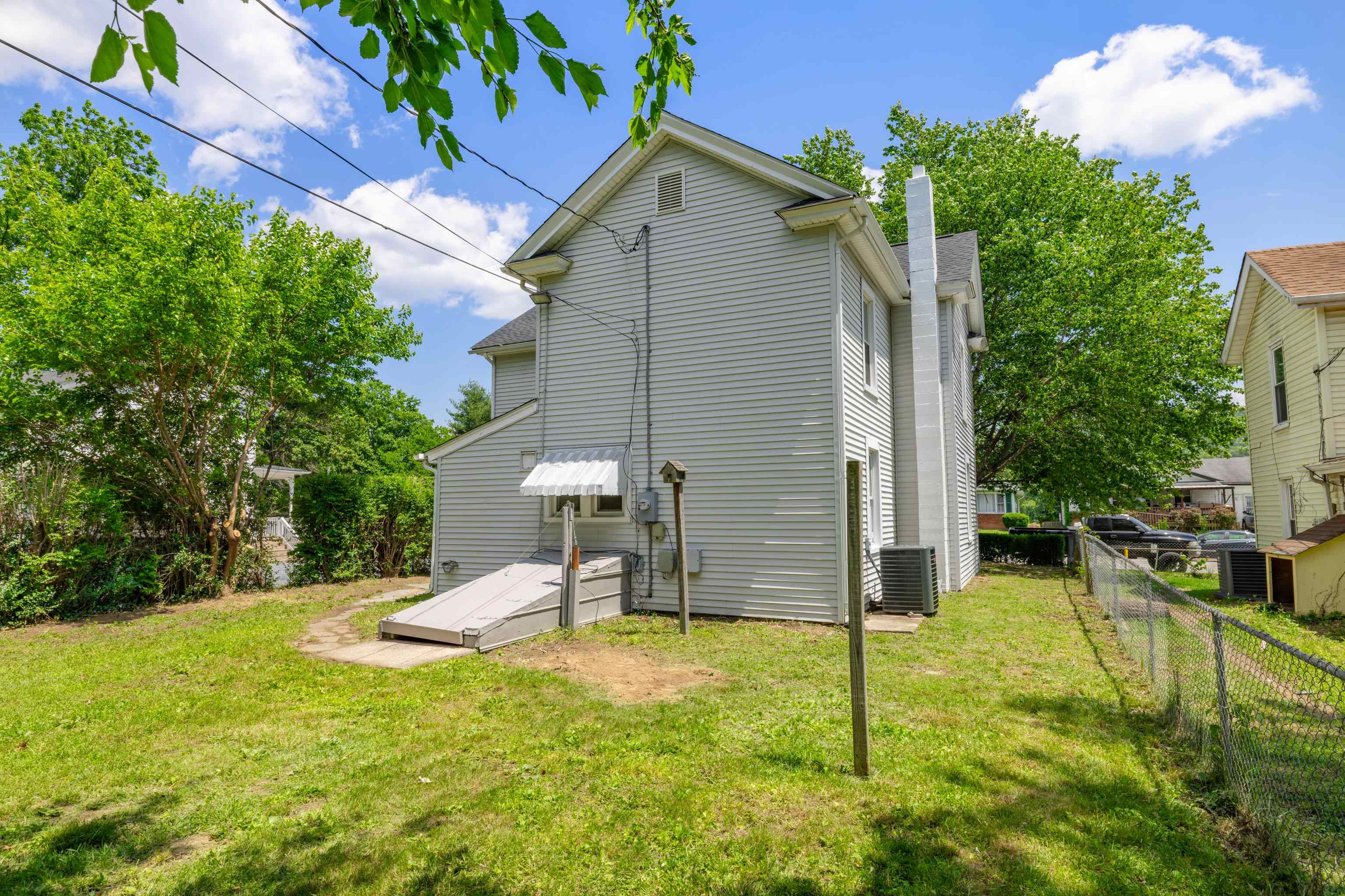 561 ARCH AVE
