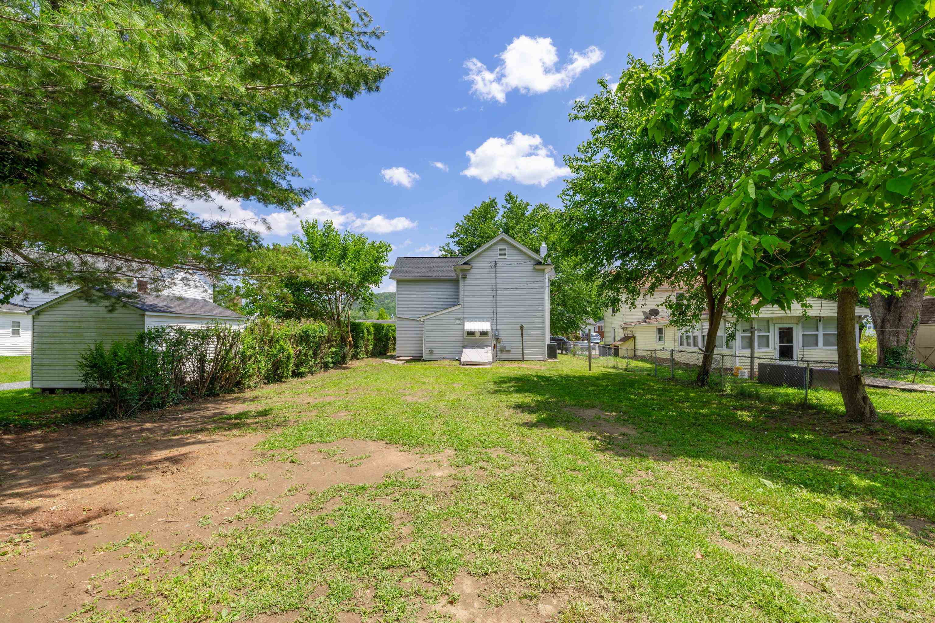 561 ARCH AVE