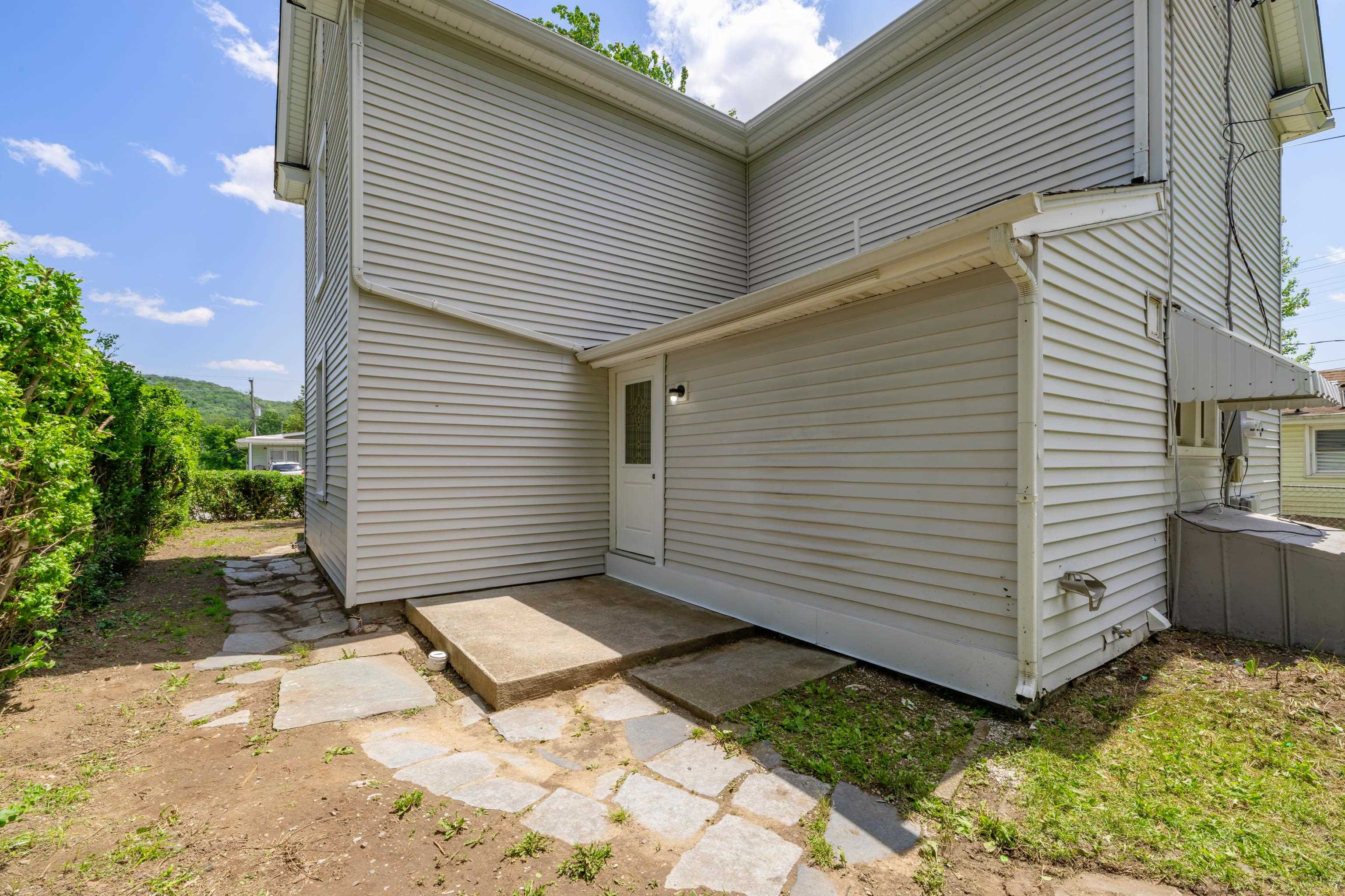 561 ARCH AVE