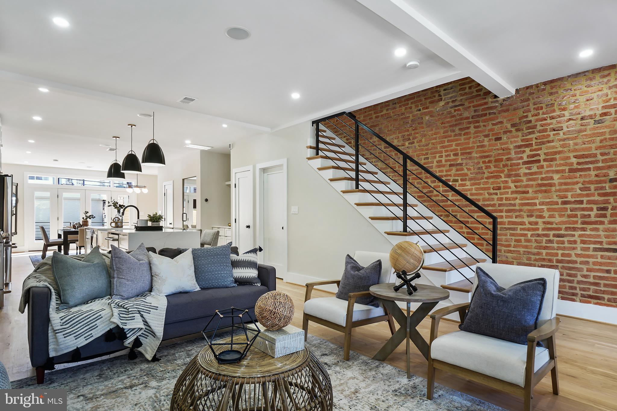 1220 Quincy St NW