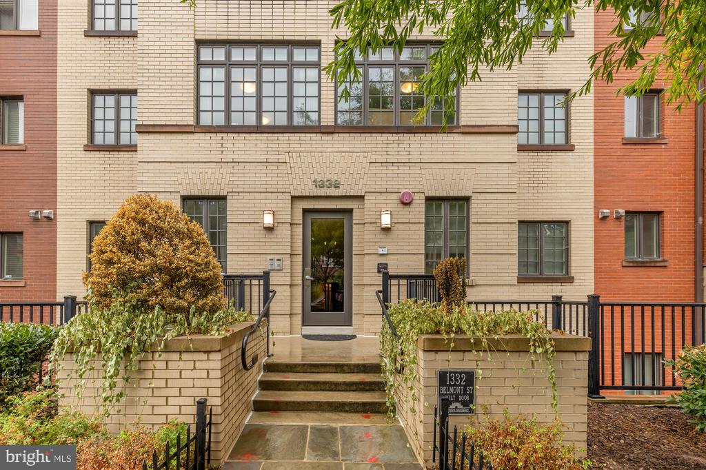 1332 Belmont St NW #101