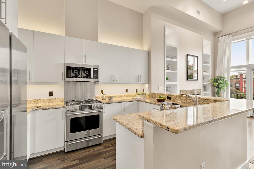1332 Belmont St NW #101