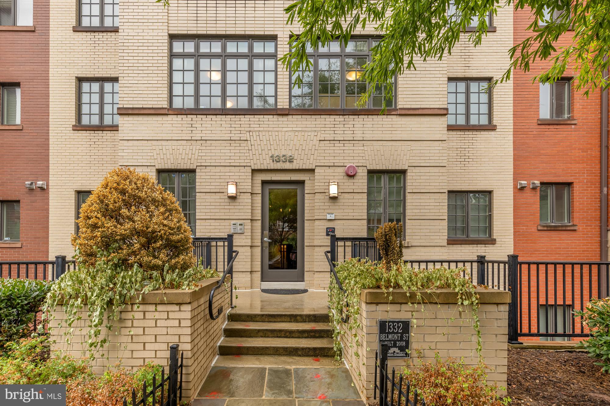 1332 Belmont St NW #101