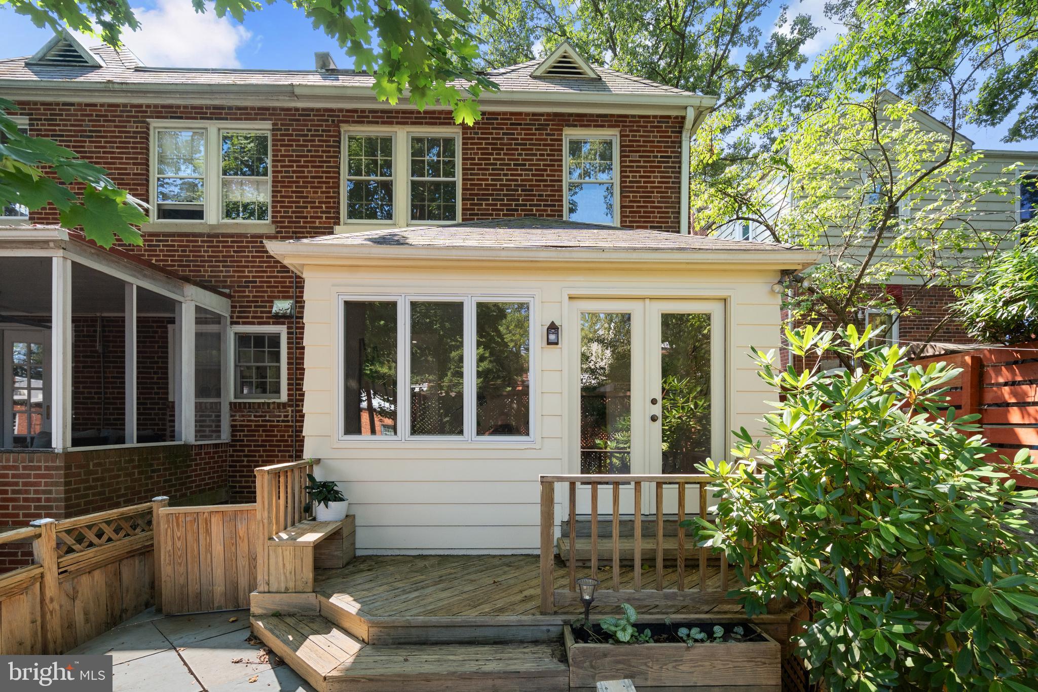 3711 Jenifer St NW