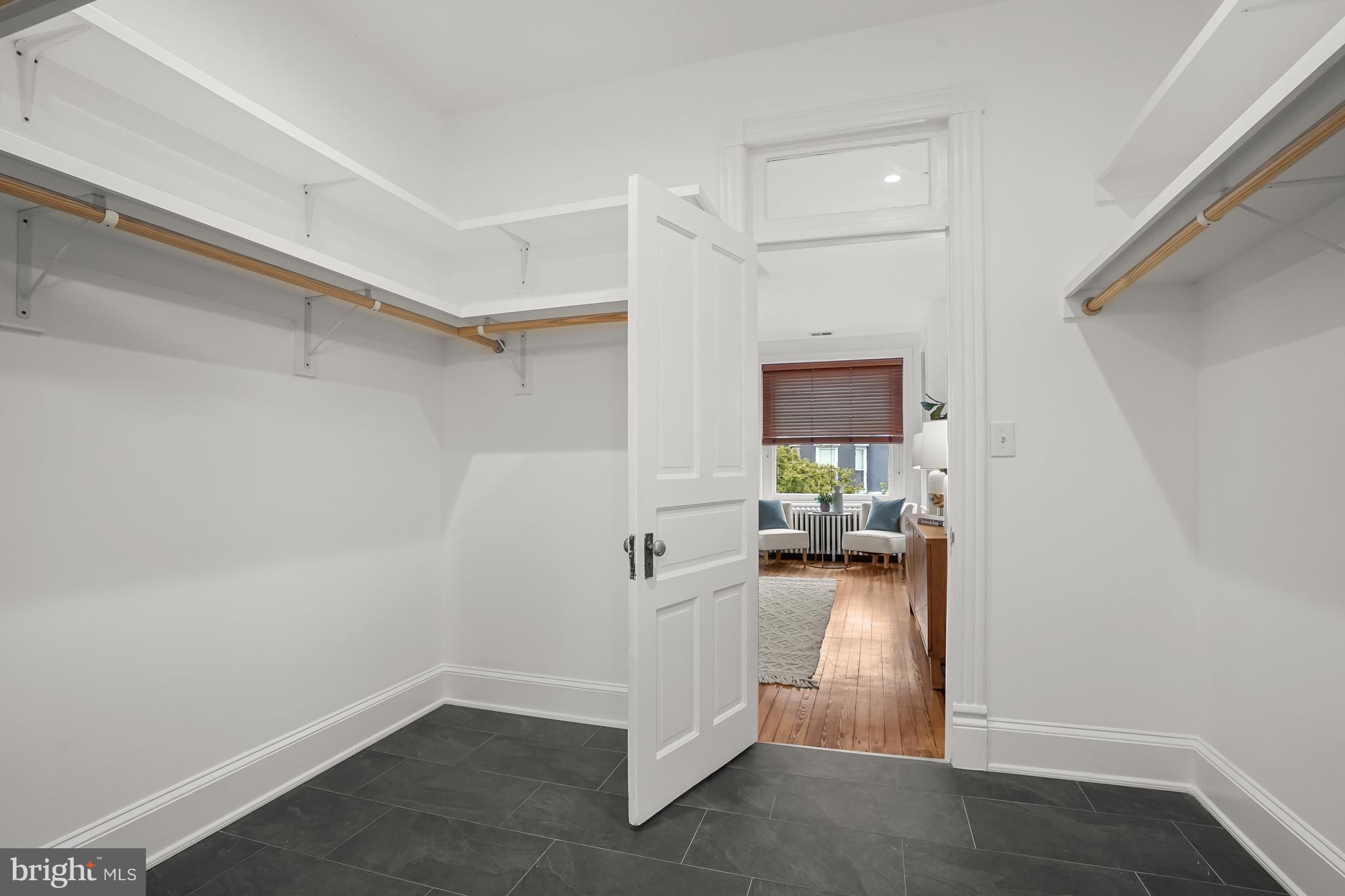 934 Westminster St NW