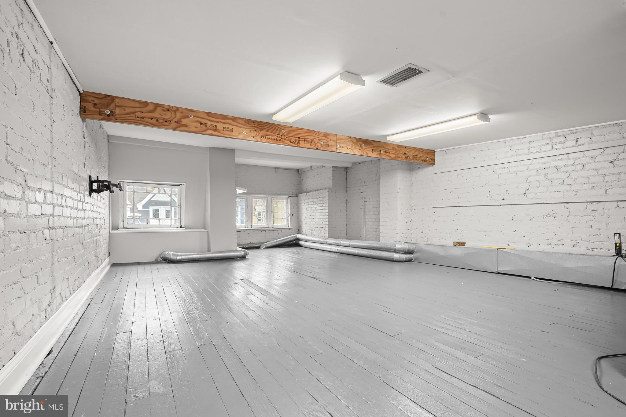 934 Westminster St NW