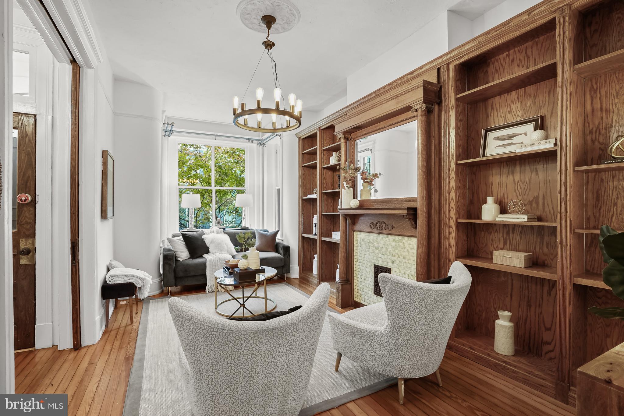 934 Westminster St NW