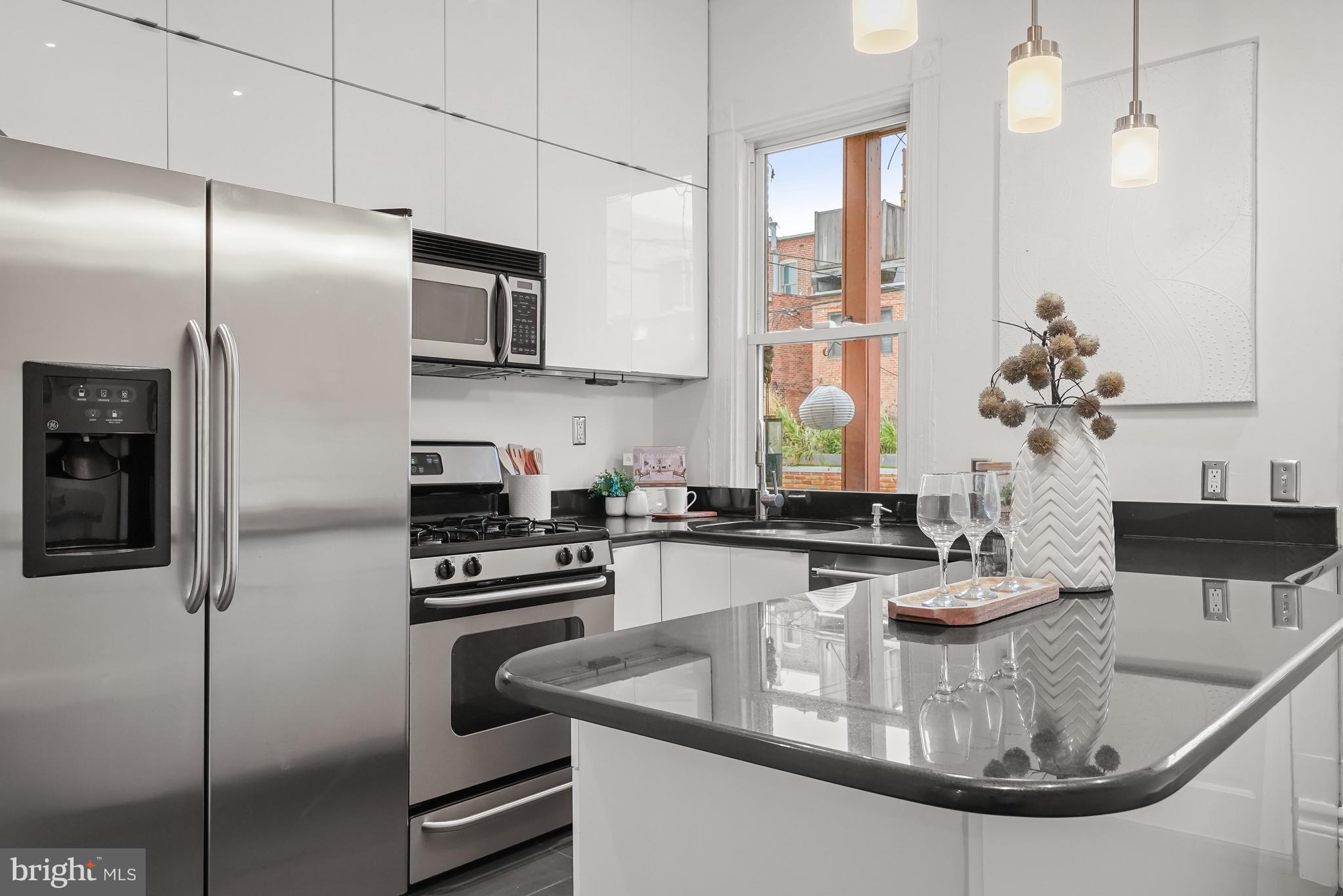 934 Westminster St NW