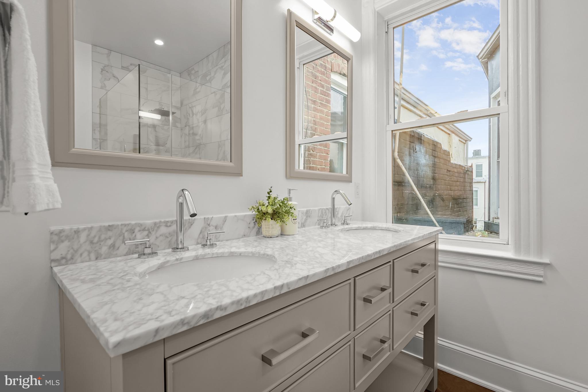 934 Westminster St NW