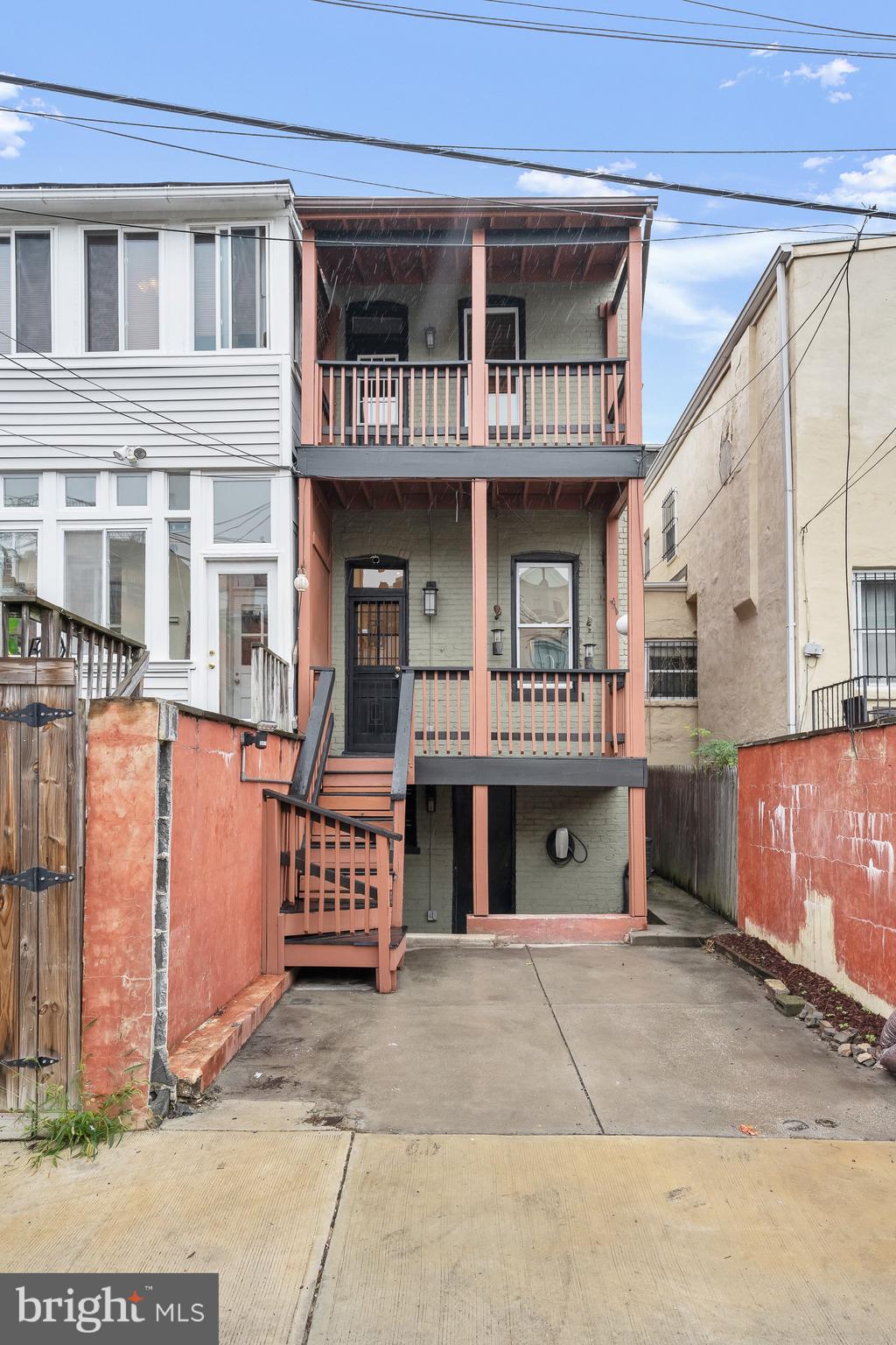 934 Westminster St NW