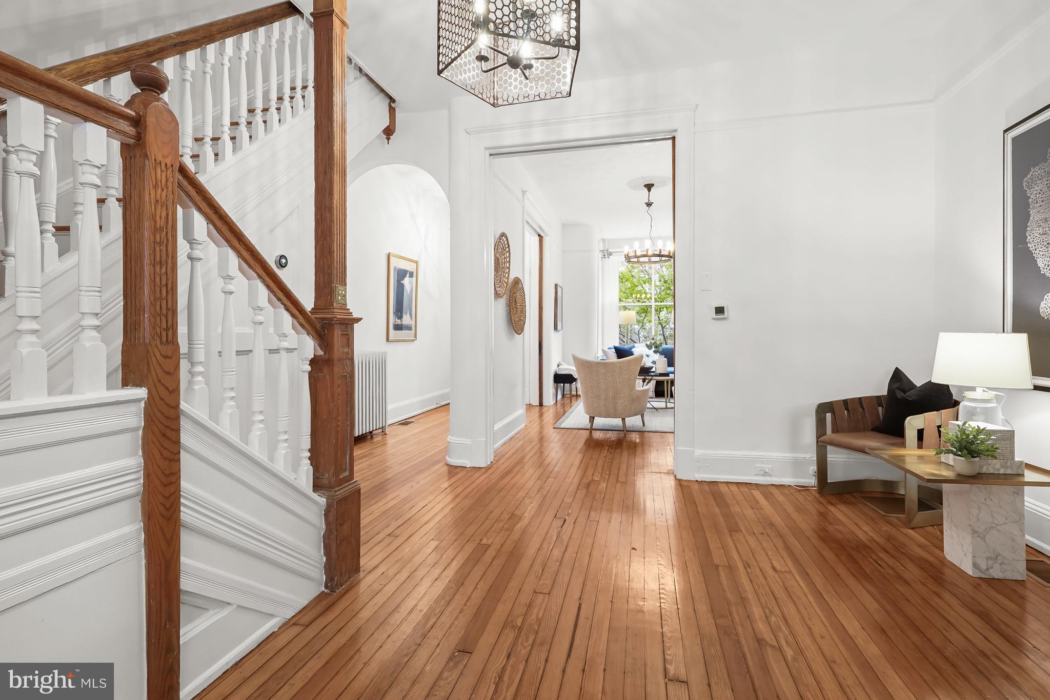 934 Westminster St NW