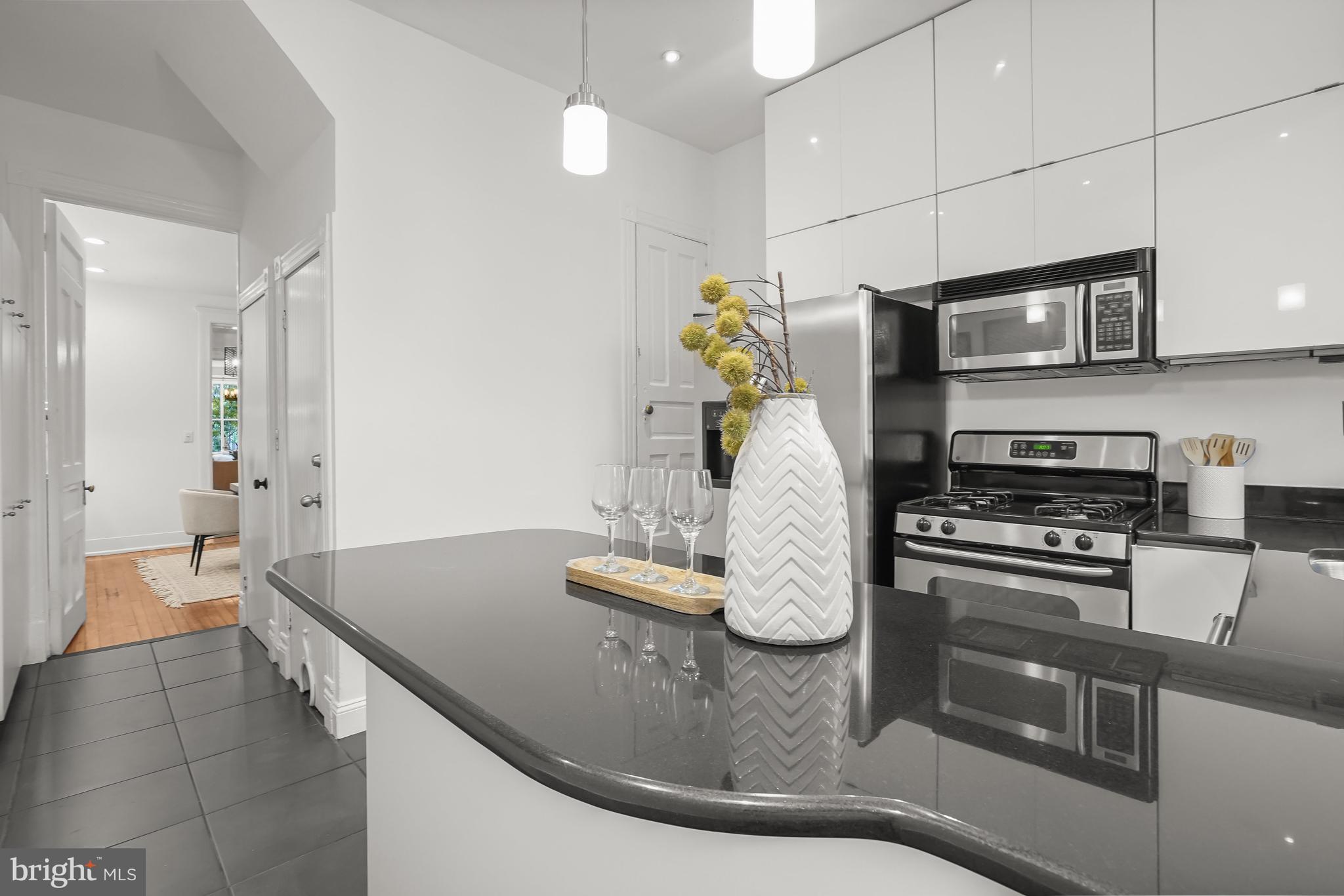 934 Westminster St NW