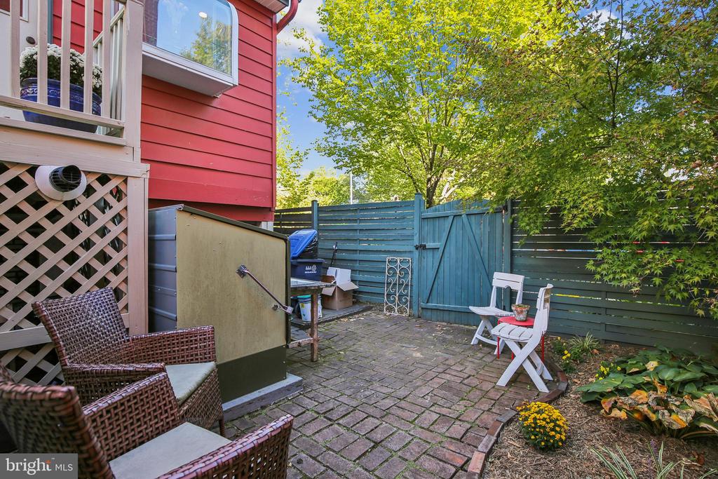 200 10th St SE
