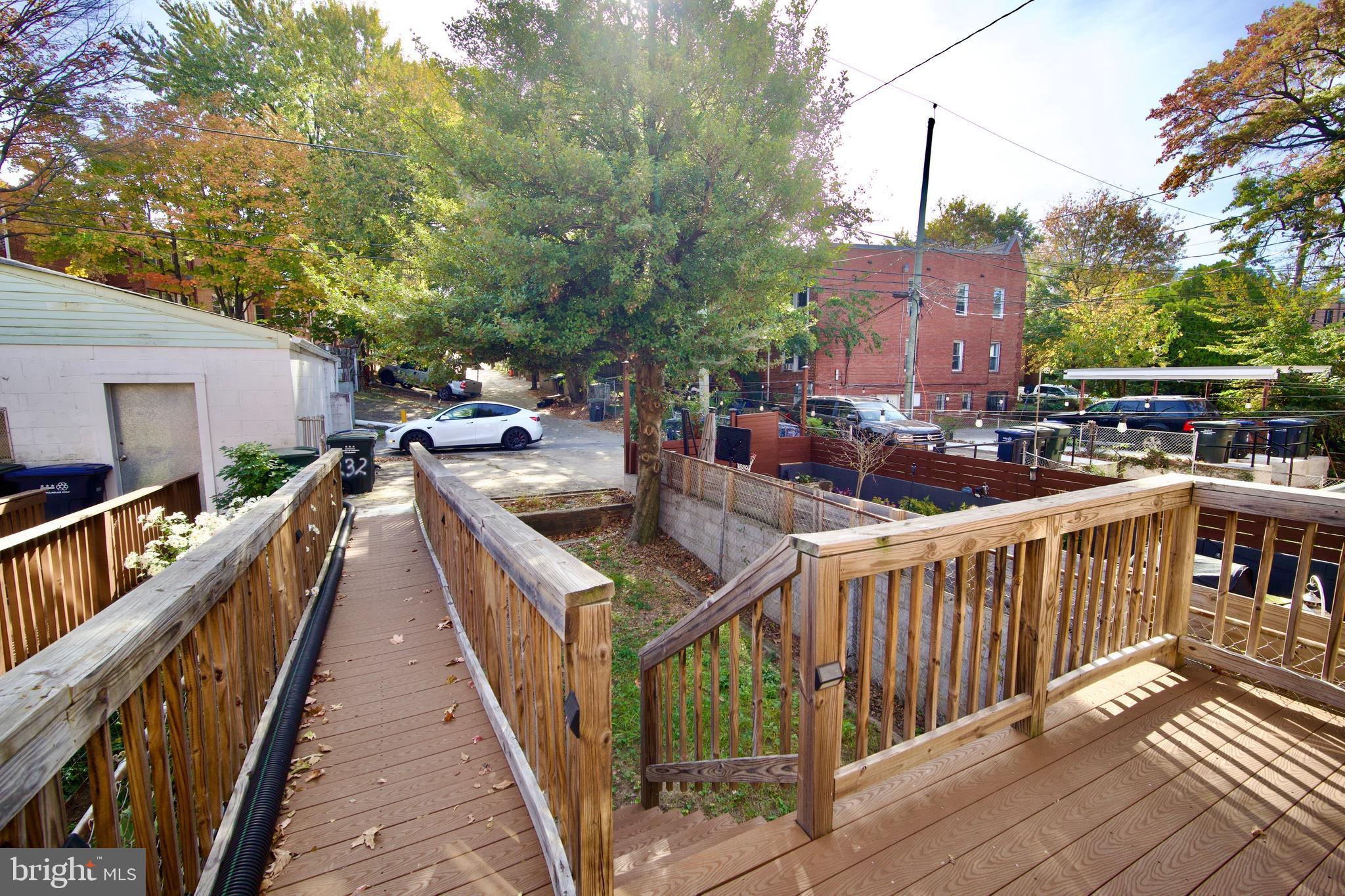 232 Emerson St NW