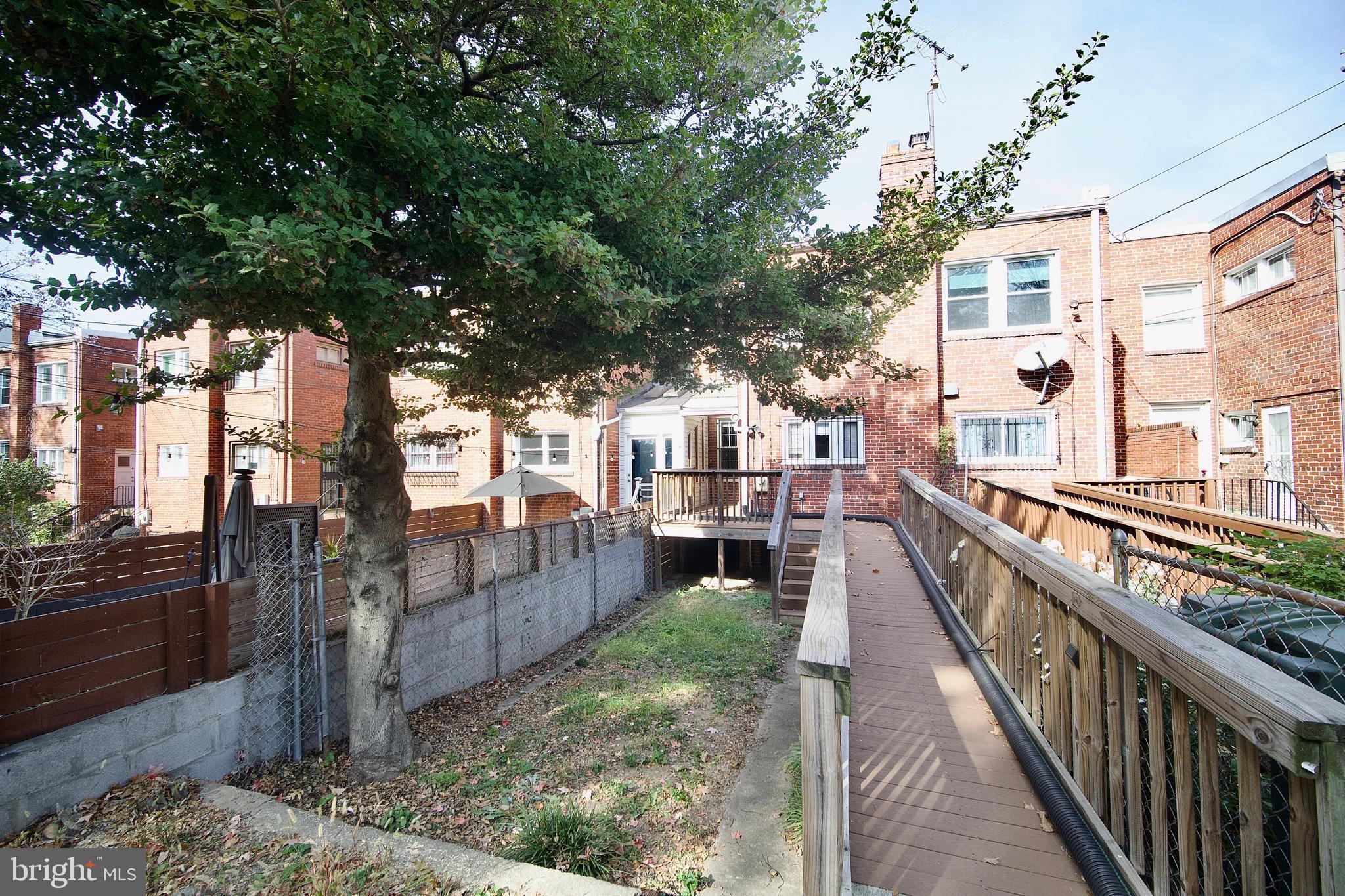 232 Emerson St NW