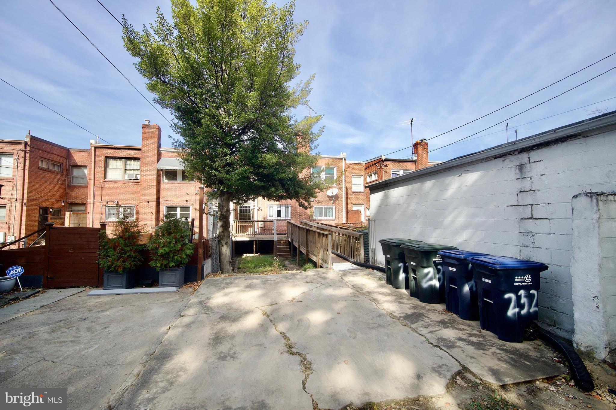 232 Emerson St NW