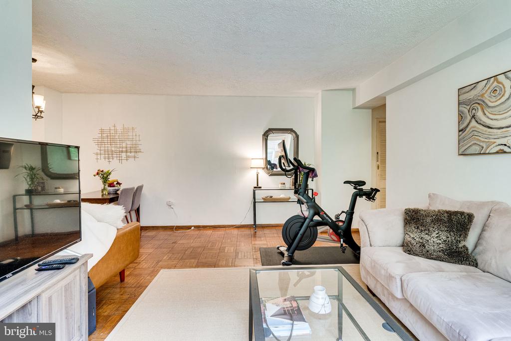 2720 WISCONSIN AVE NW #104