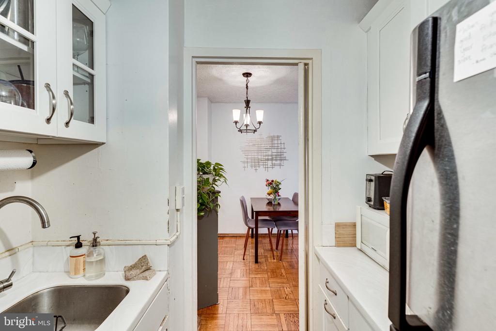 2720 WISCONSIN AVE NW #104