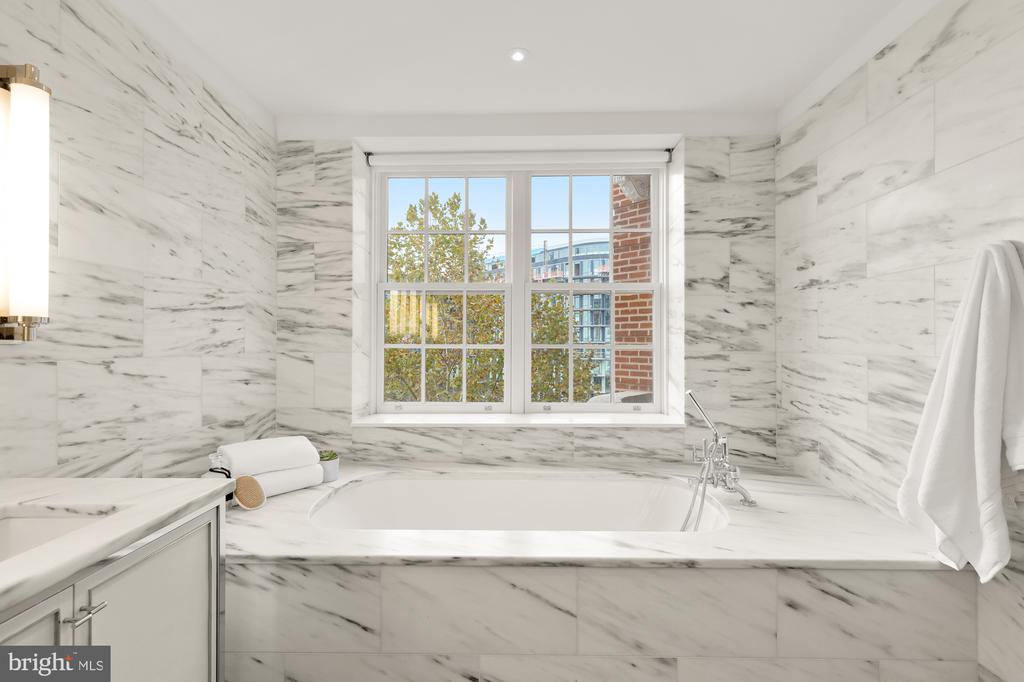 2660 Connecticut Ave NW #4c
