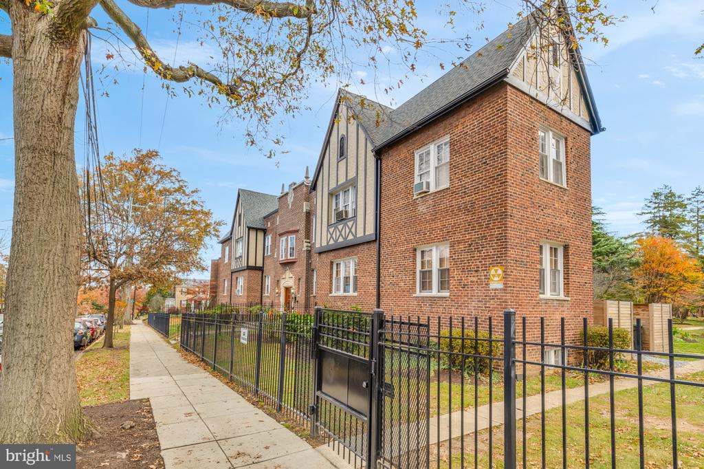 4915 3rd St NW #102