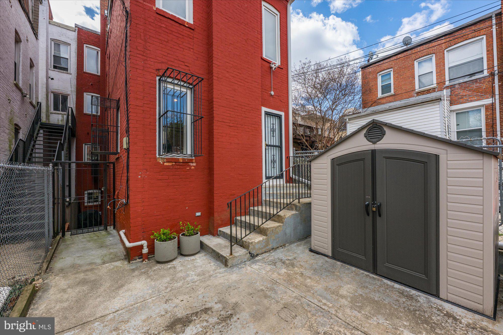 1441 Clifton St NW #201