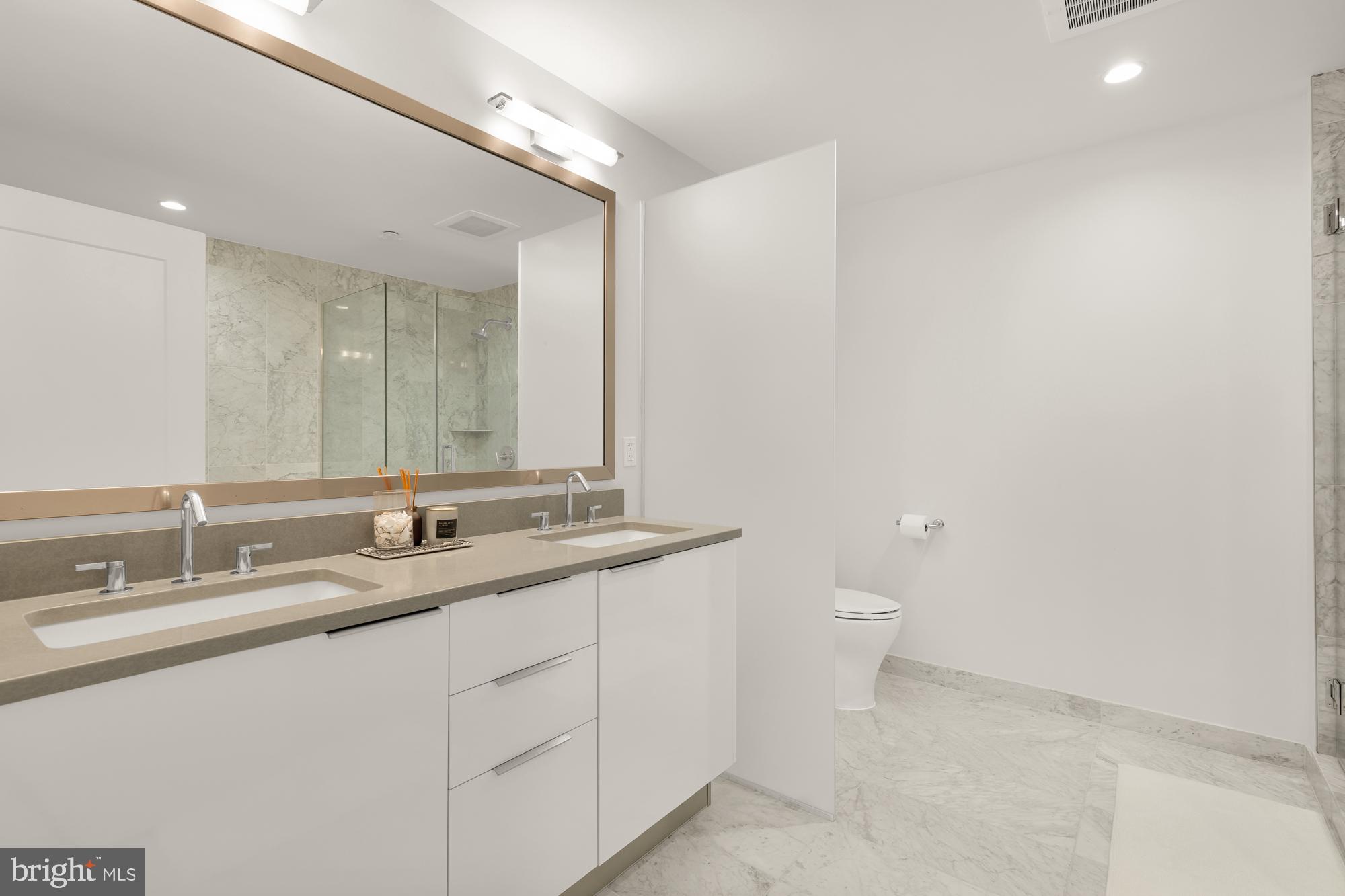 45 Sutton Sq SW #706