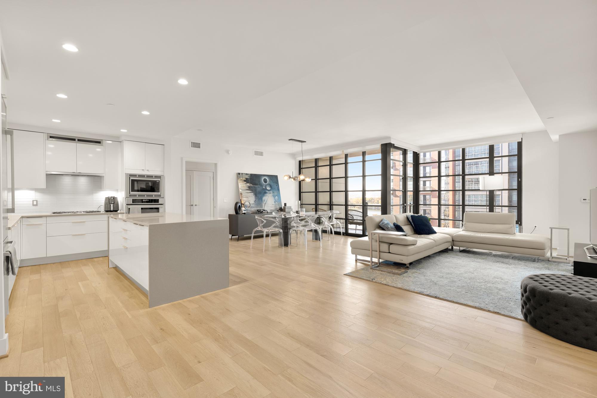 45 Sutton Sq SW #706