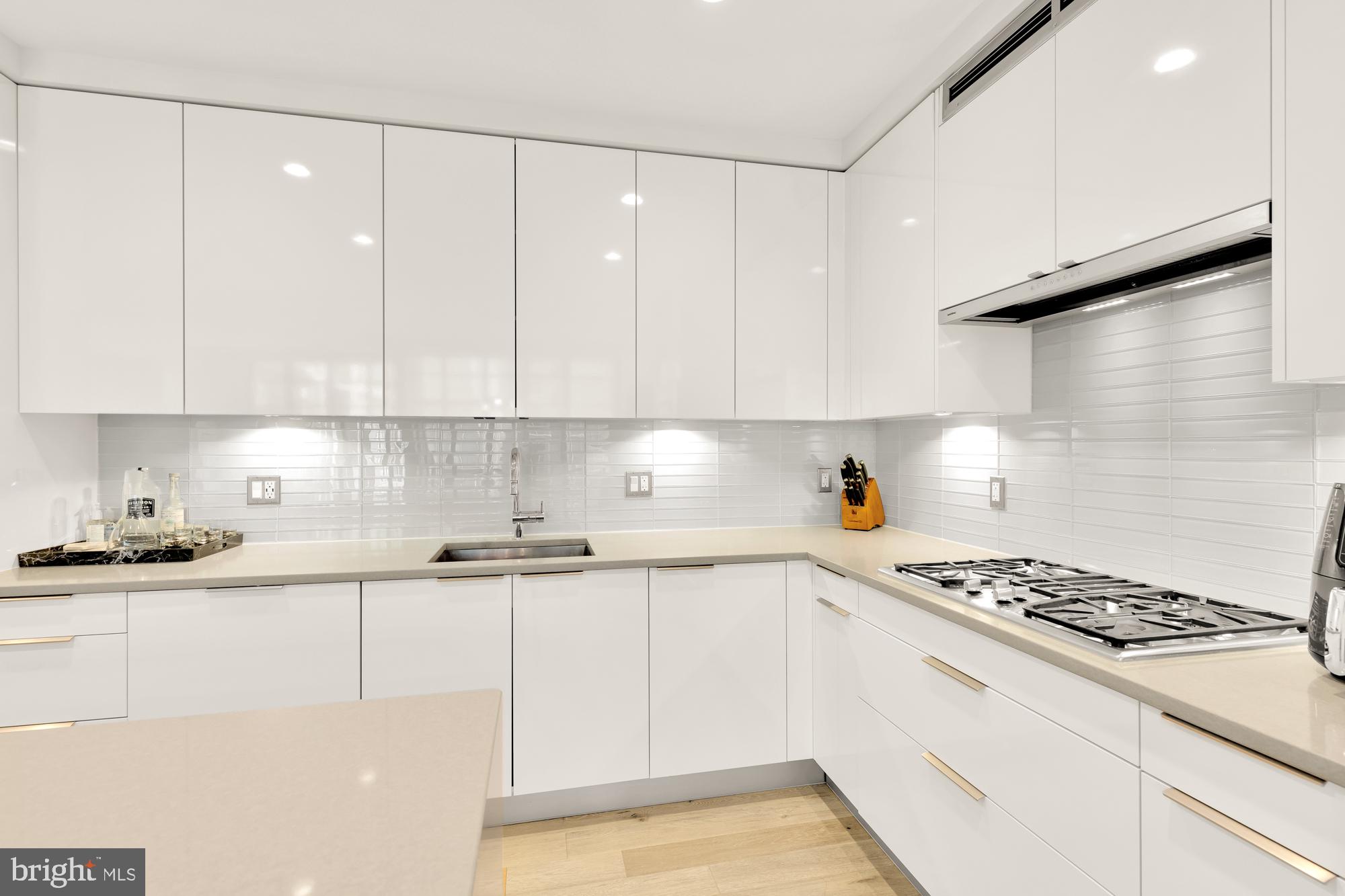 45 Sutton Sq SW #706