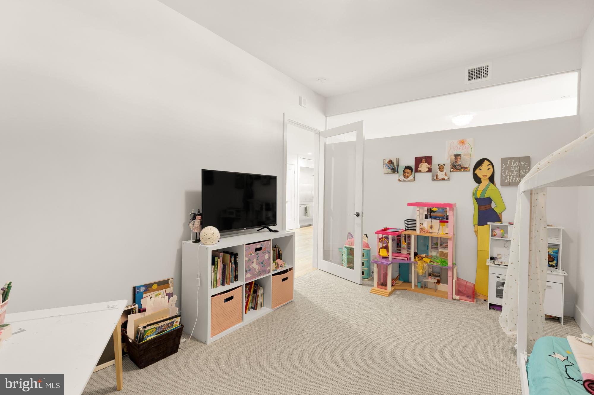 45 Sutton Sq SW #706